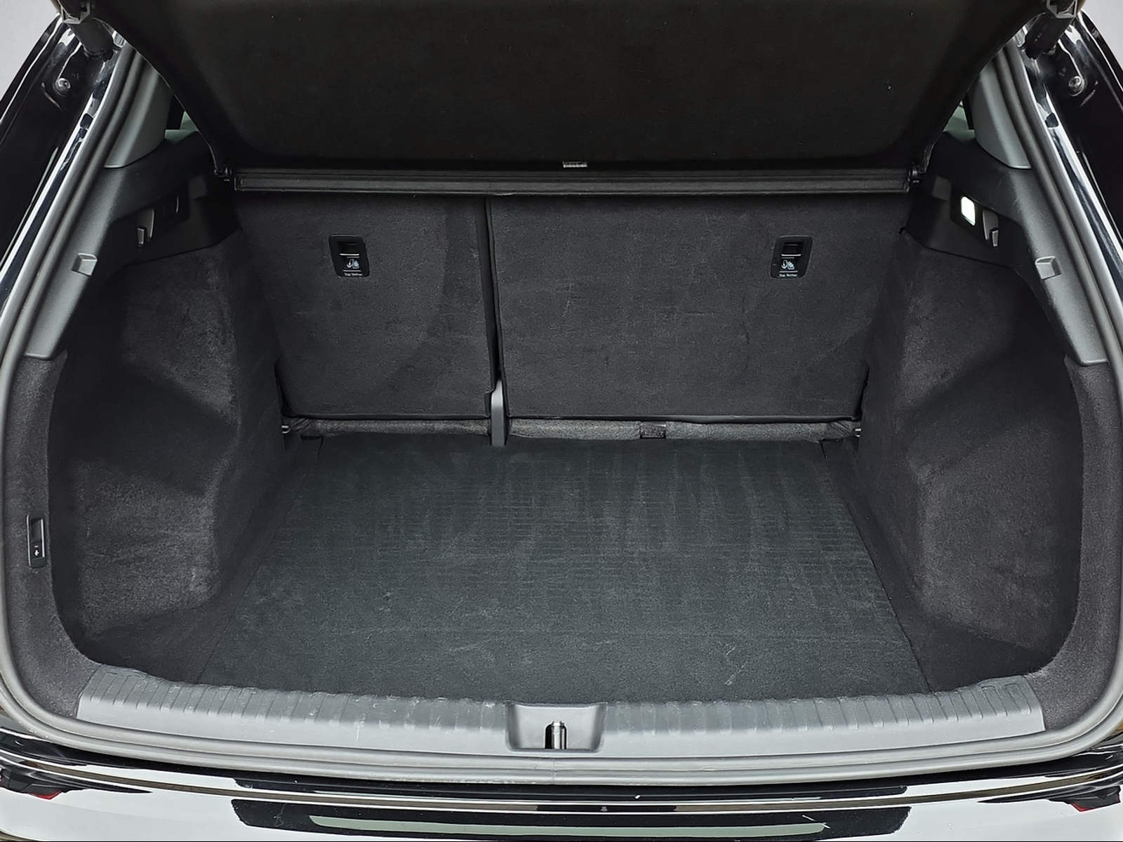 AUDI Q4 e-tron 45 quattro-image-11
