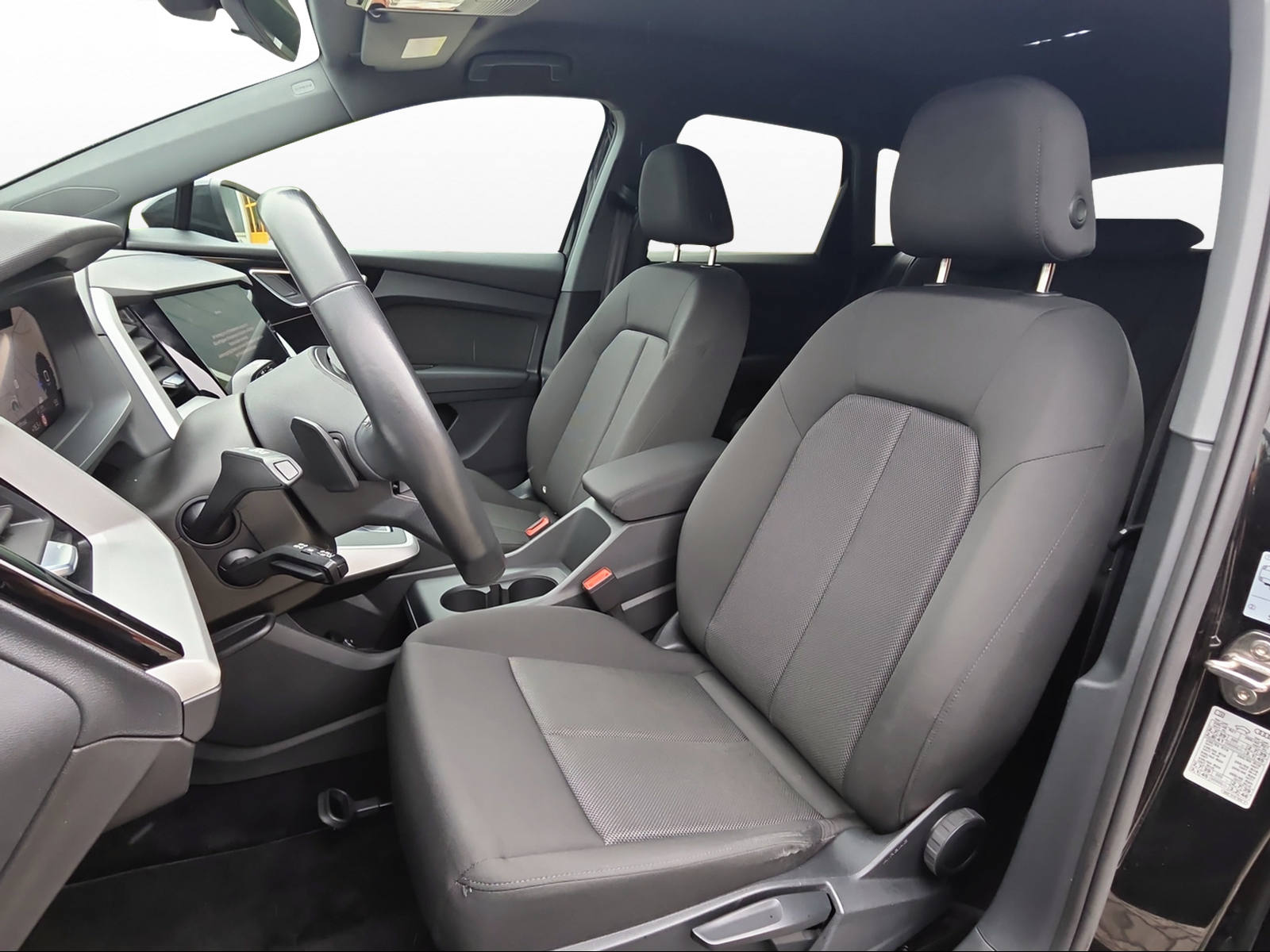 AUDI Q4 e-tron 45 quattro-image-7