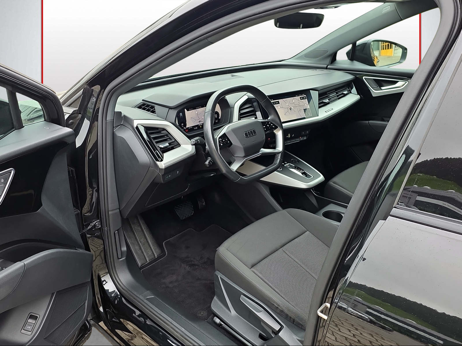 AUDI Q4 e-tron 45 quattro-image-5