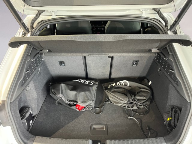 AUDI A3 Sportback TFSI e 200 kW S line Attraction S tronic-image-18