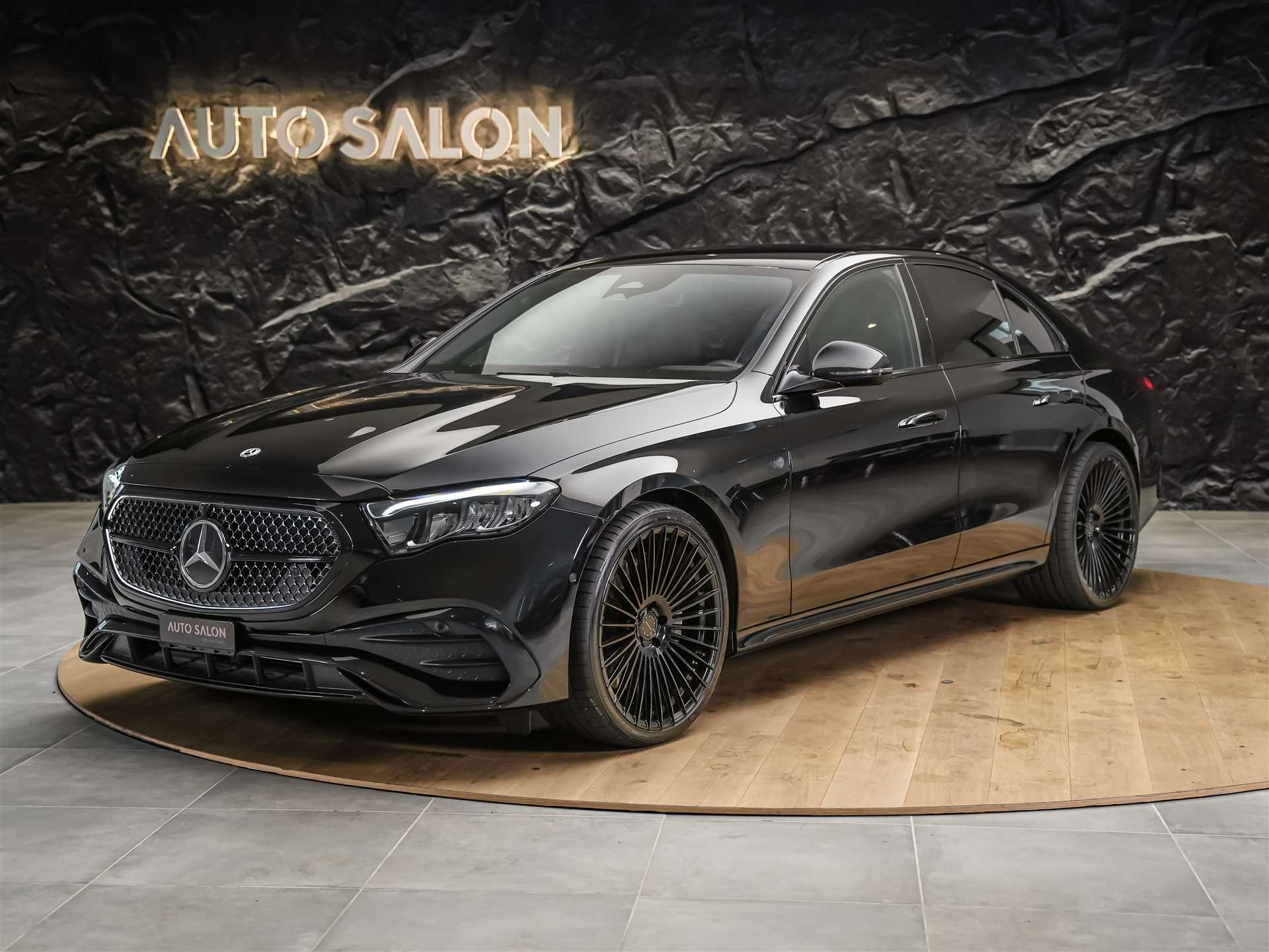 MERCEDES-BENZ E 220 d AMG Line *21" Felgen*Superscreen*Burmester*-showroom-element-1