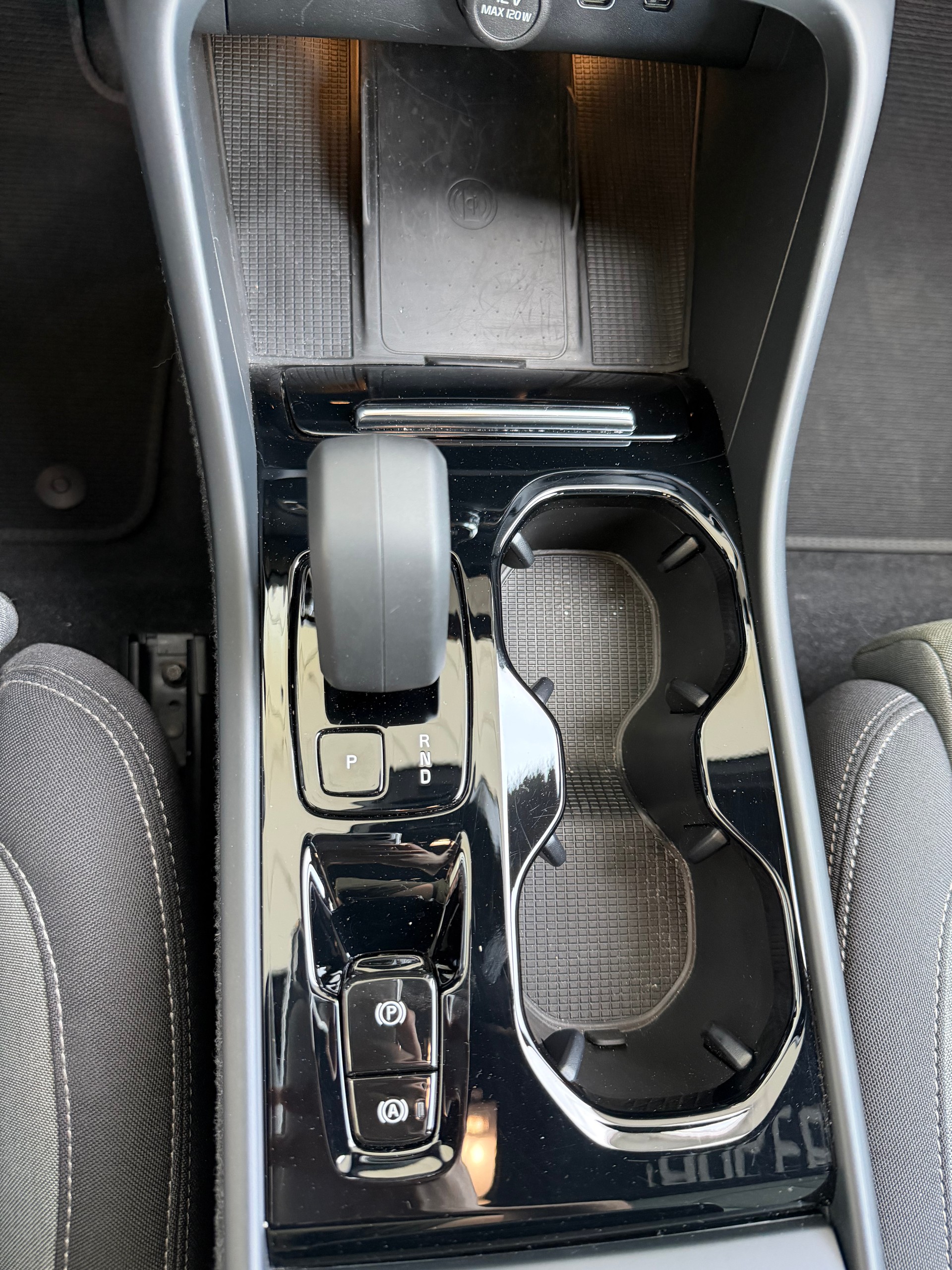 VOLVO XC40 B4 Benzin Mild Hybrid AWD Plus Dark DCT-image-12