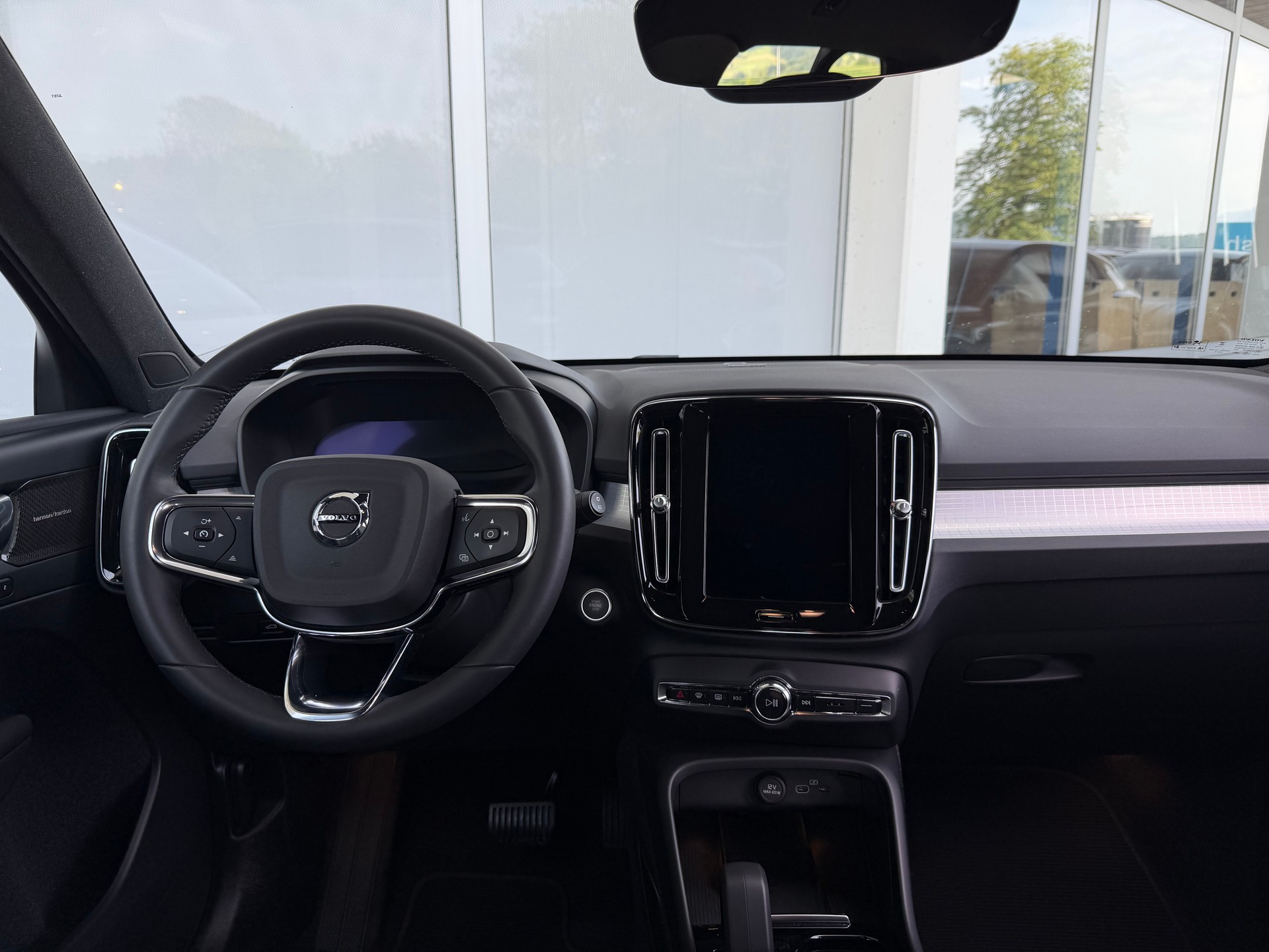 VOLVO XC40 B4 Benzin Mild Hybrid AWD Plus Dark DCT-image-6