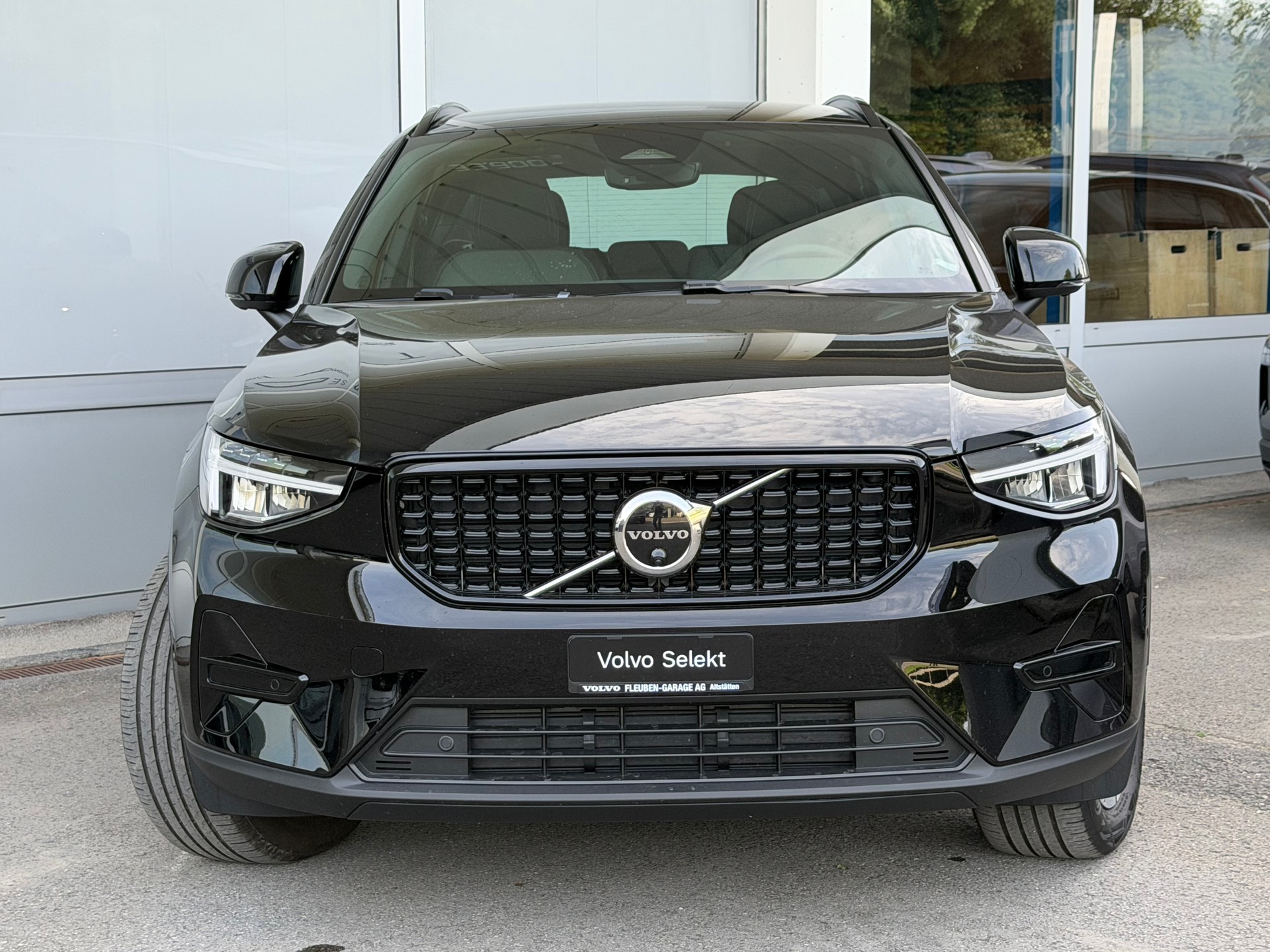 VOLVO XC40 B4 Benzin Mild Hybrid AWD Plus Dark DCT-image-24