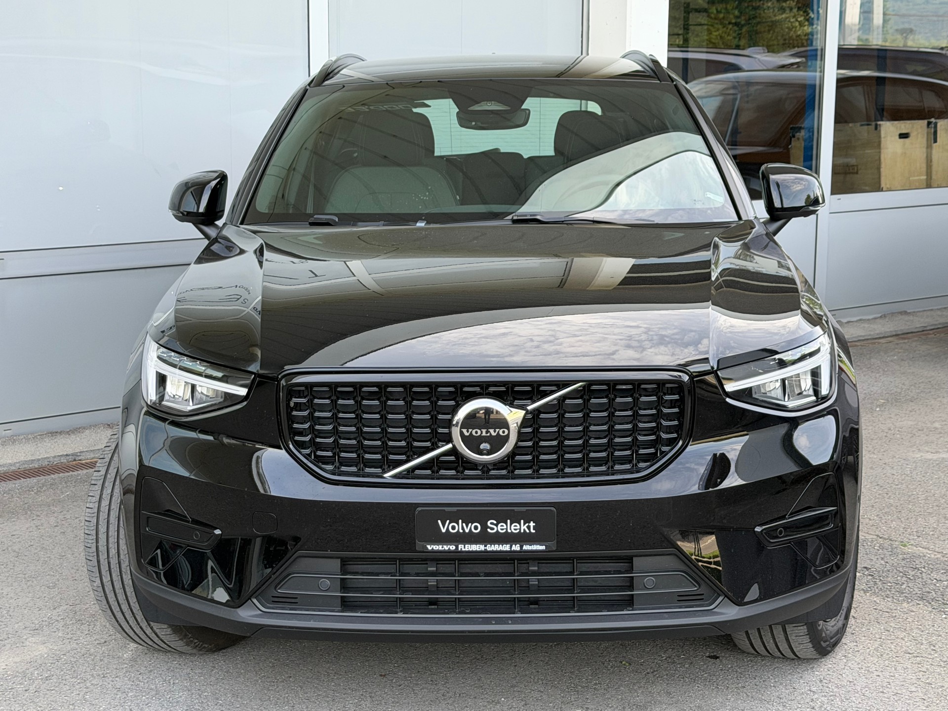 VOLVO XC40 B4 Benzin Mild Hybrid AWD Plus Dark DCT-image-23