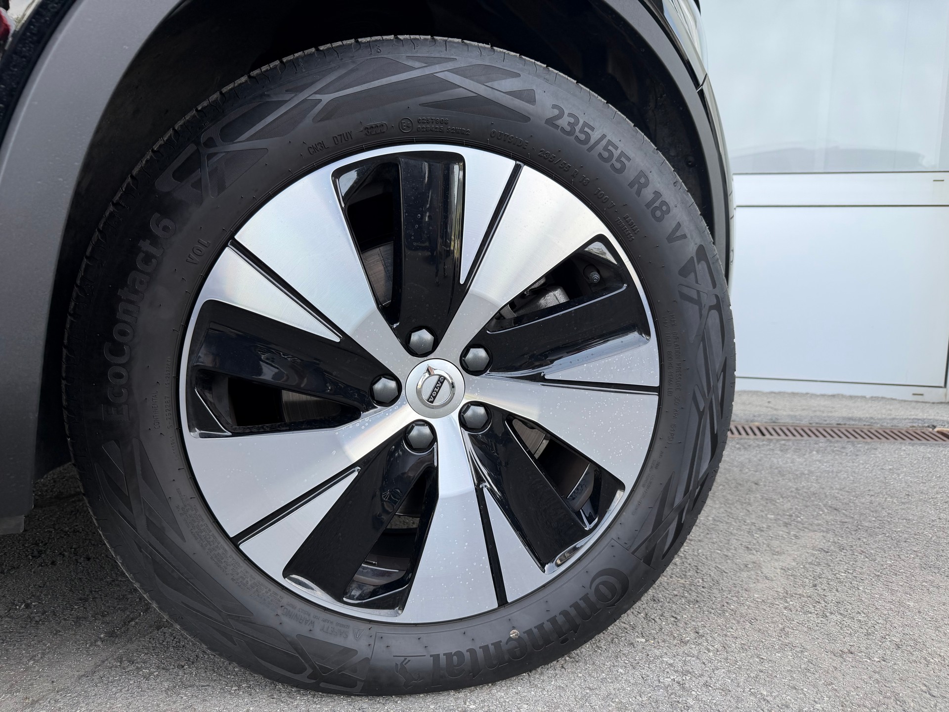 VOLVO XC40 B4 Benzin Mild Hybrid AWD Plus Dark DCT-image-8