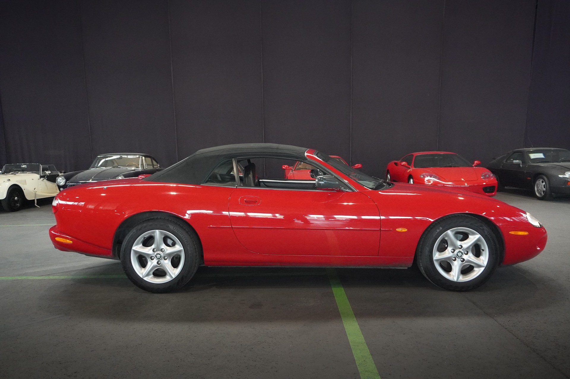 JAGUAR XK8 Convertible-image-5
