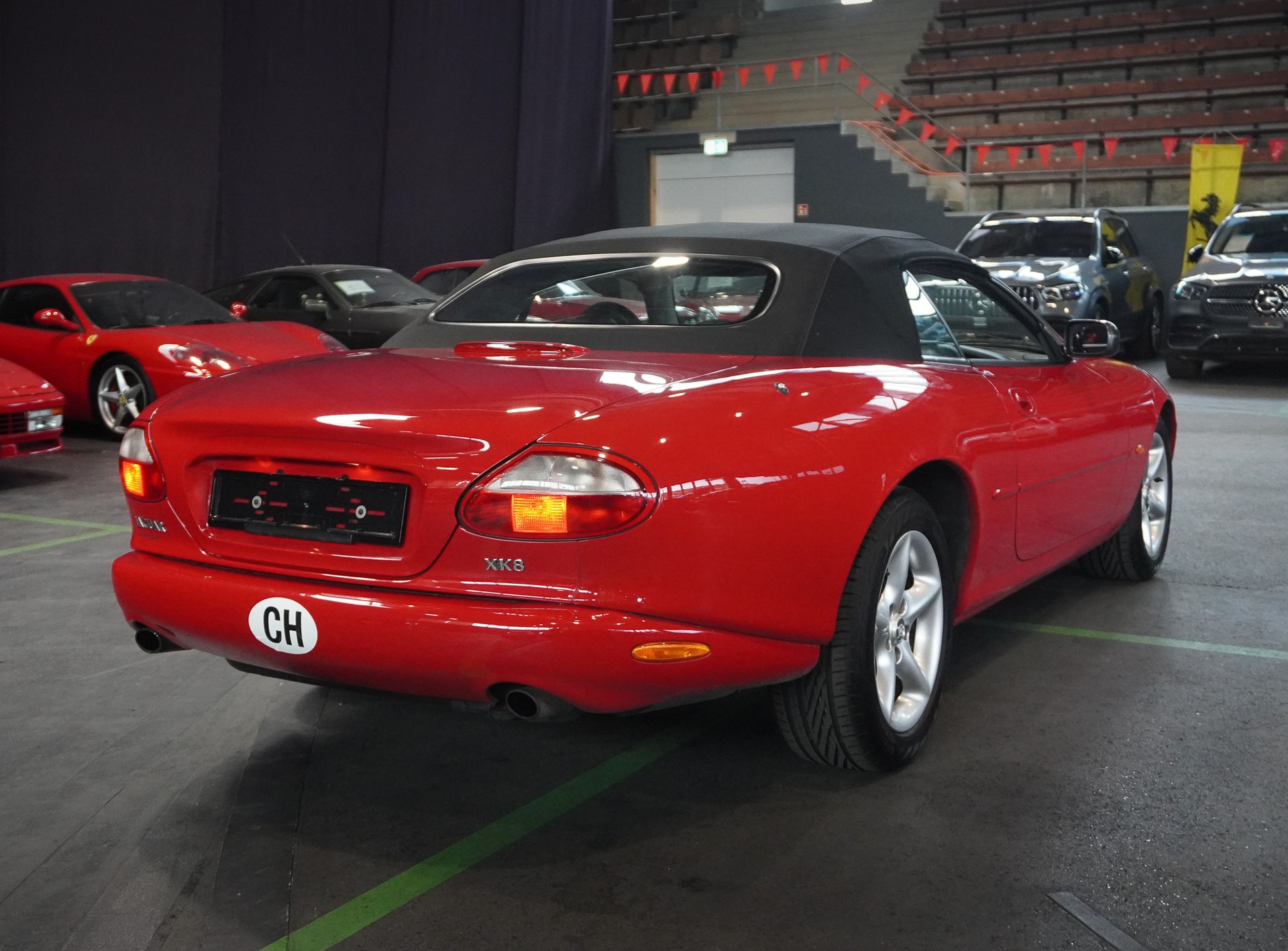 JAGUAR XK8 Convertible-image-4
