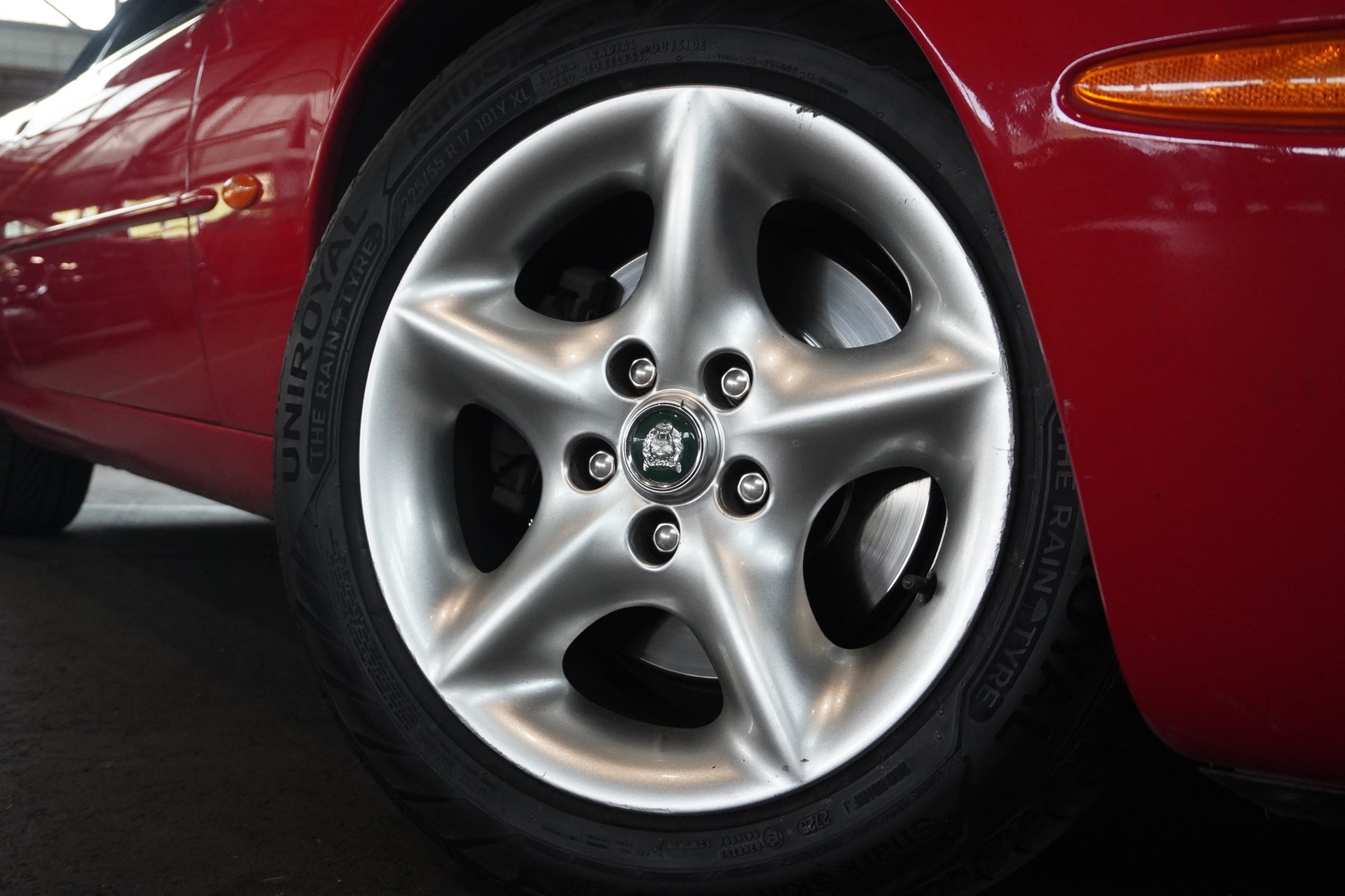 JAGUAR XK8 Convertible-image-10