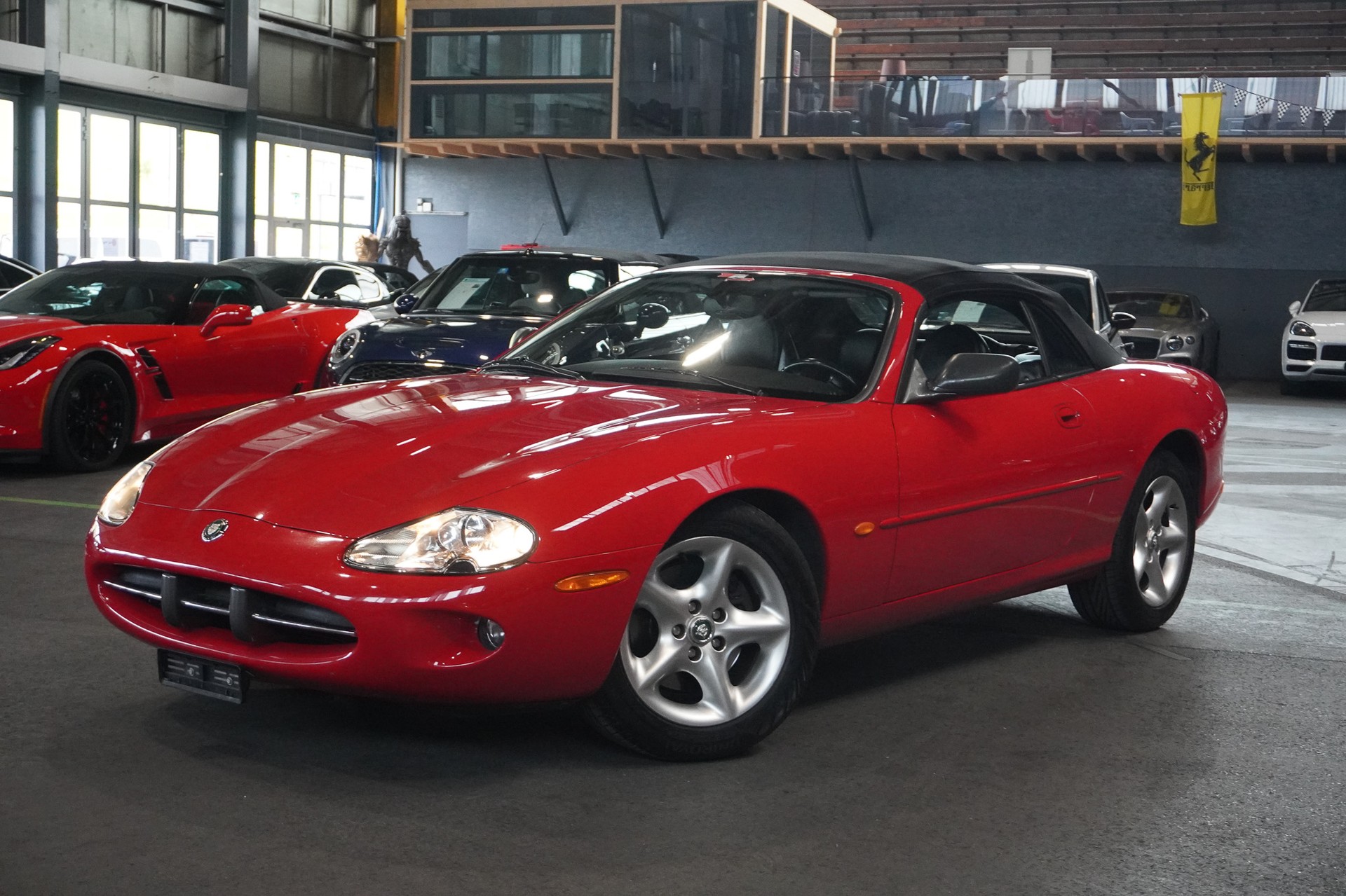 JAGUAR XK8 Convertible-image-9