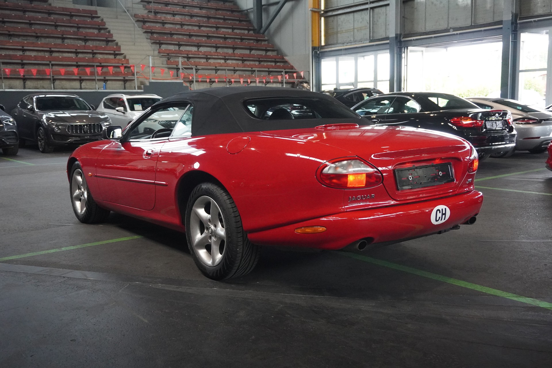 JAGUAR XK8 Convertible-image-2