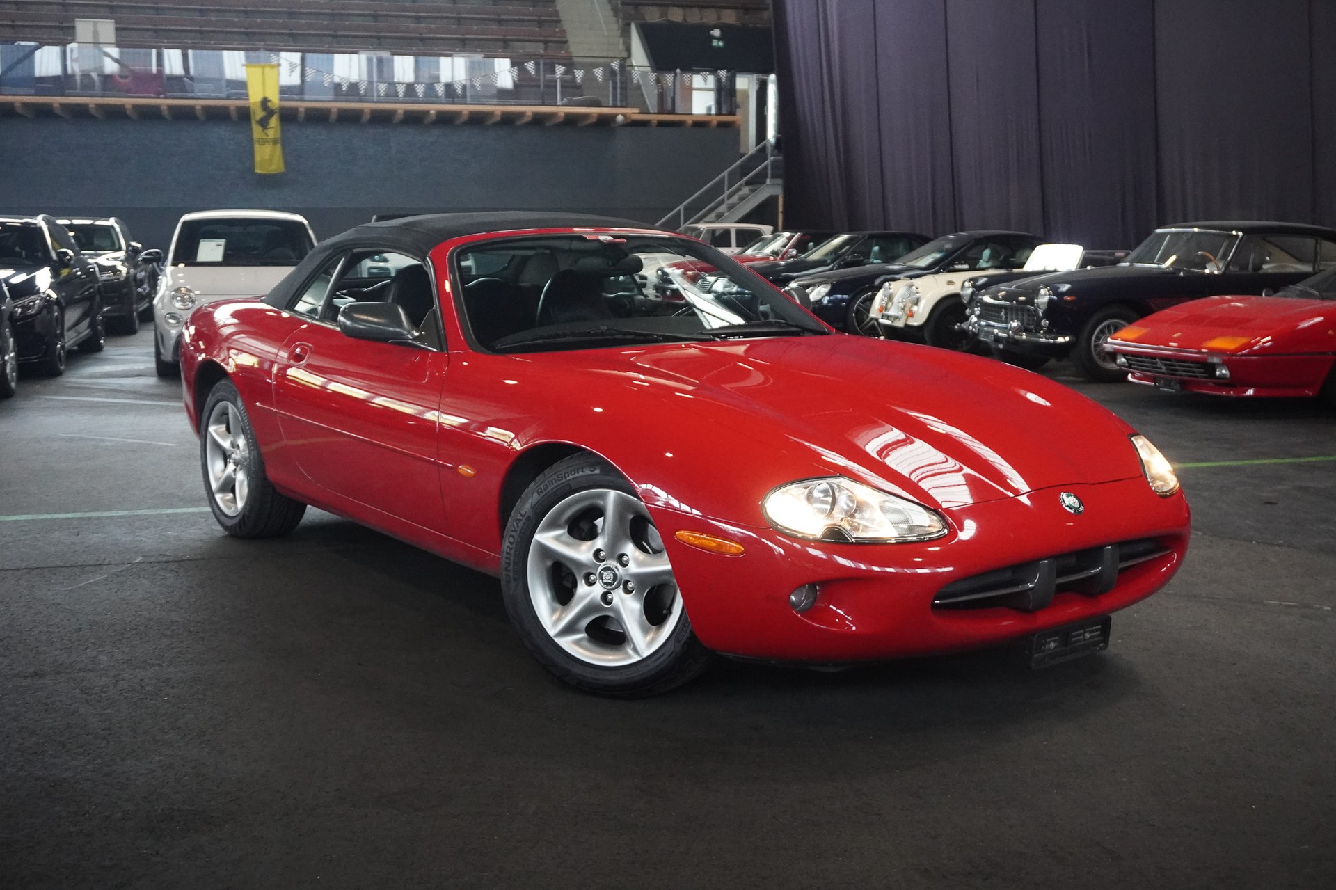 JAGUAR XK8 Convertible-image-8