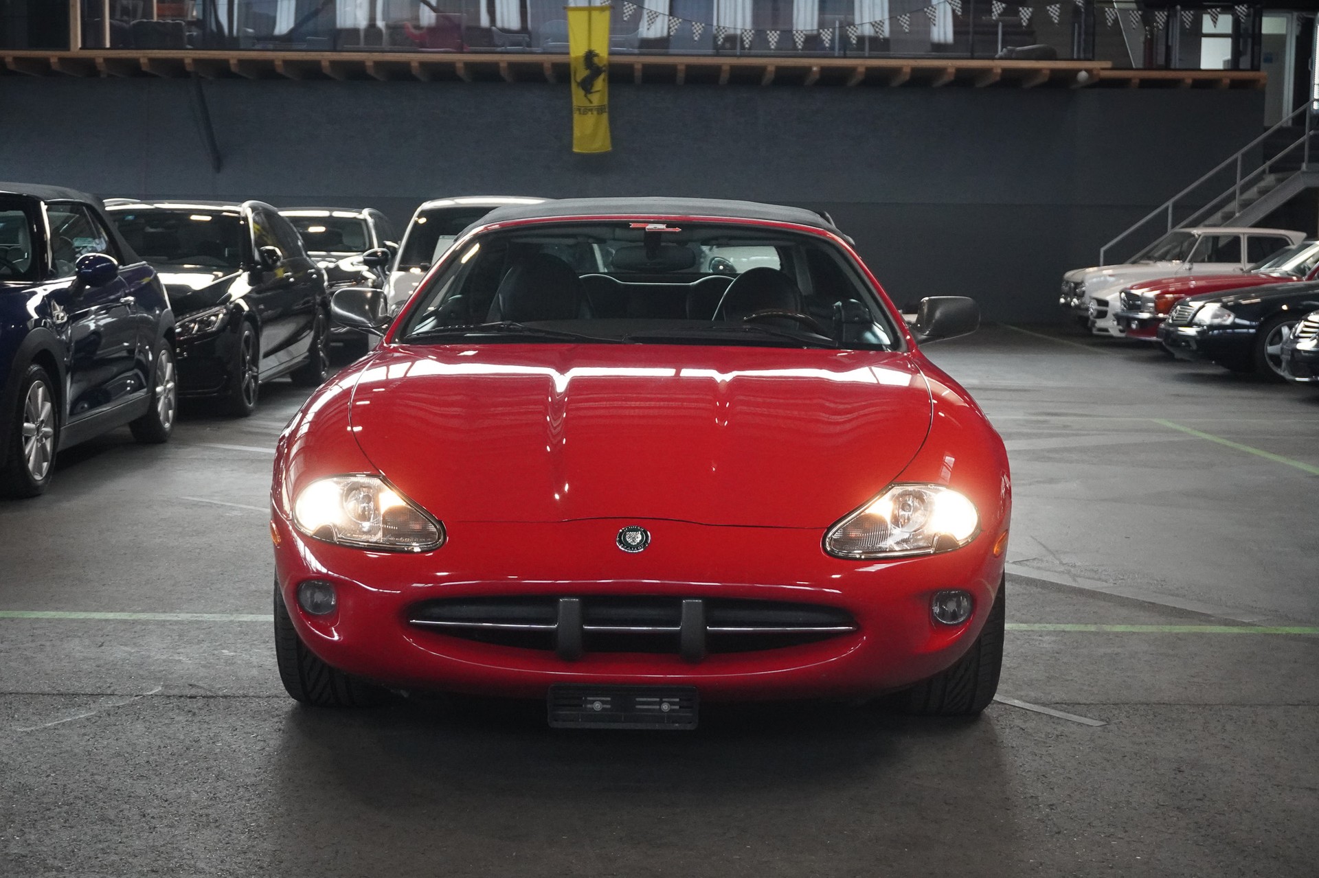 JAGUAR XK8 Convertible-image-7