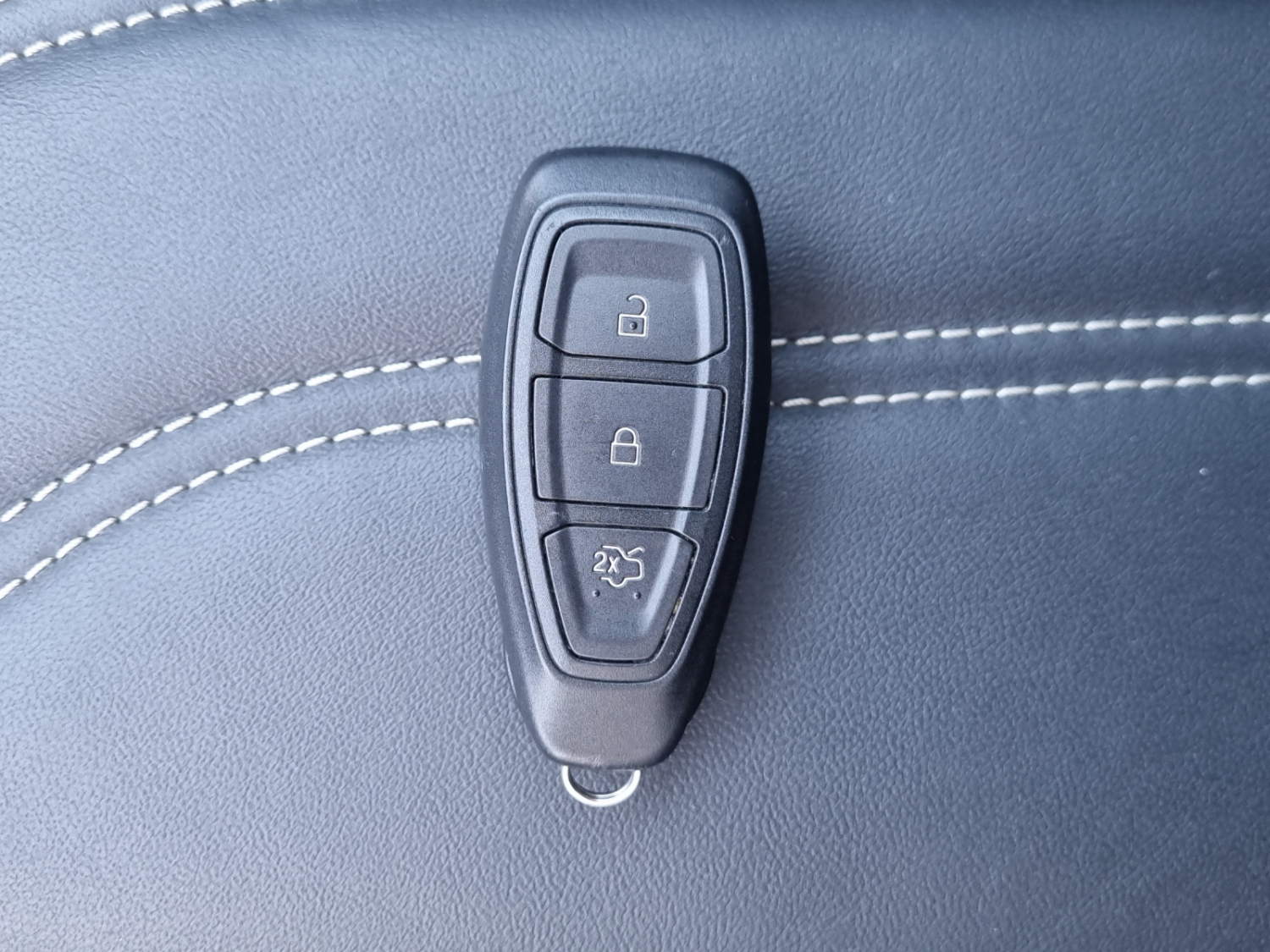 FORD Kuga 2.5 Hybrid Vignale 4x4-image-23