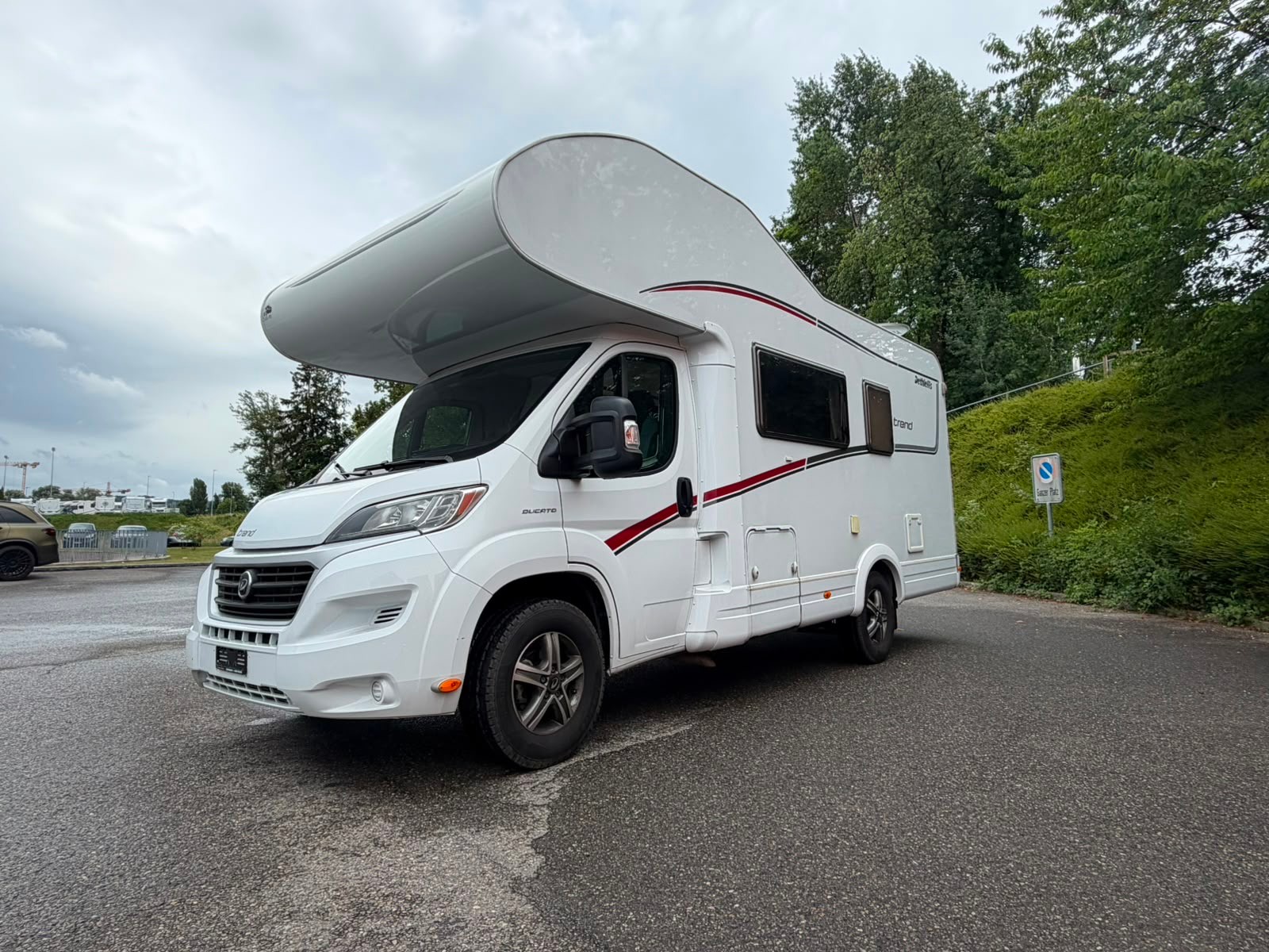 DETHLEFFS Fiat Ducato Dethleffs Trend A 5887 | 6 Plätze | 459kg Nutzlast | Frisch MFK & Garantie-image-2