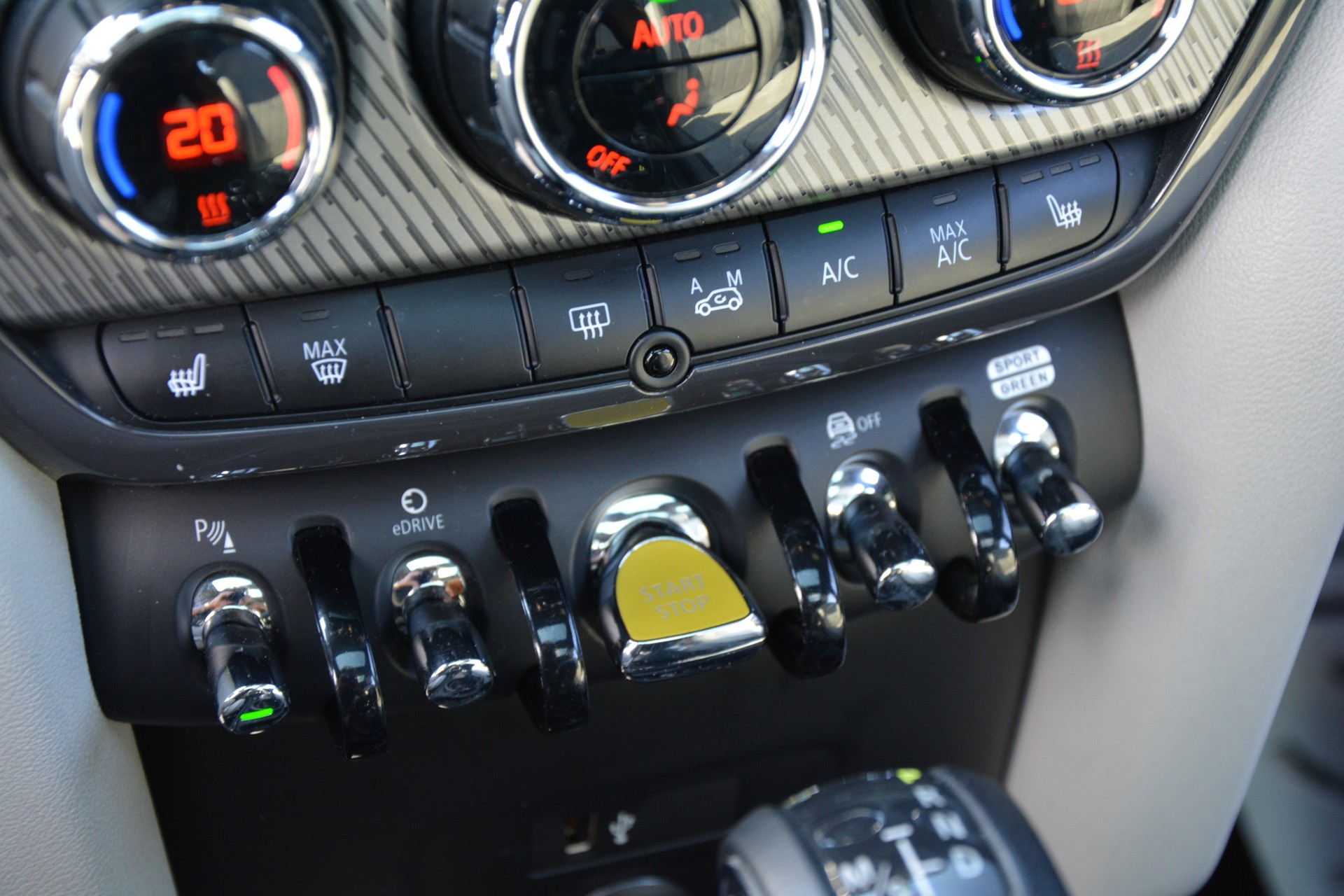 MINI Countryman Cooper SE ALL4 PHEV Steptronic-image-25
