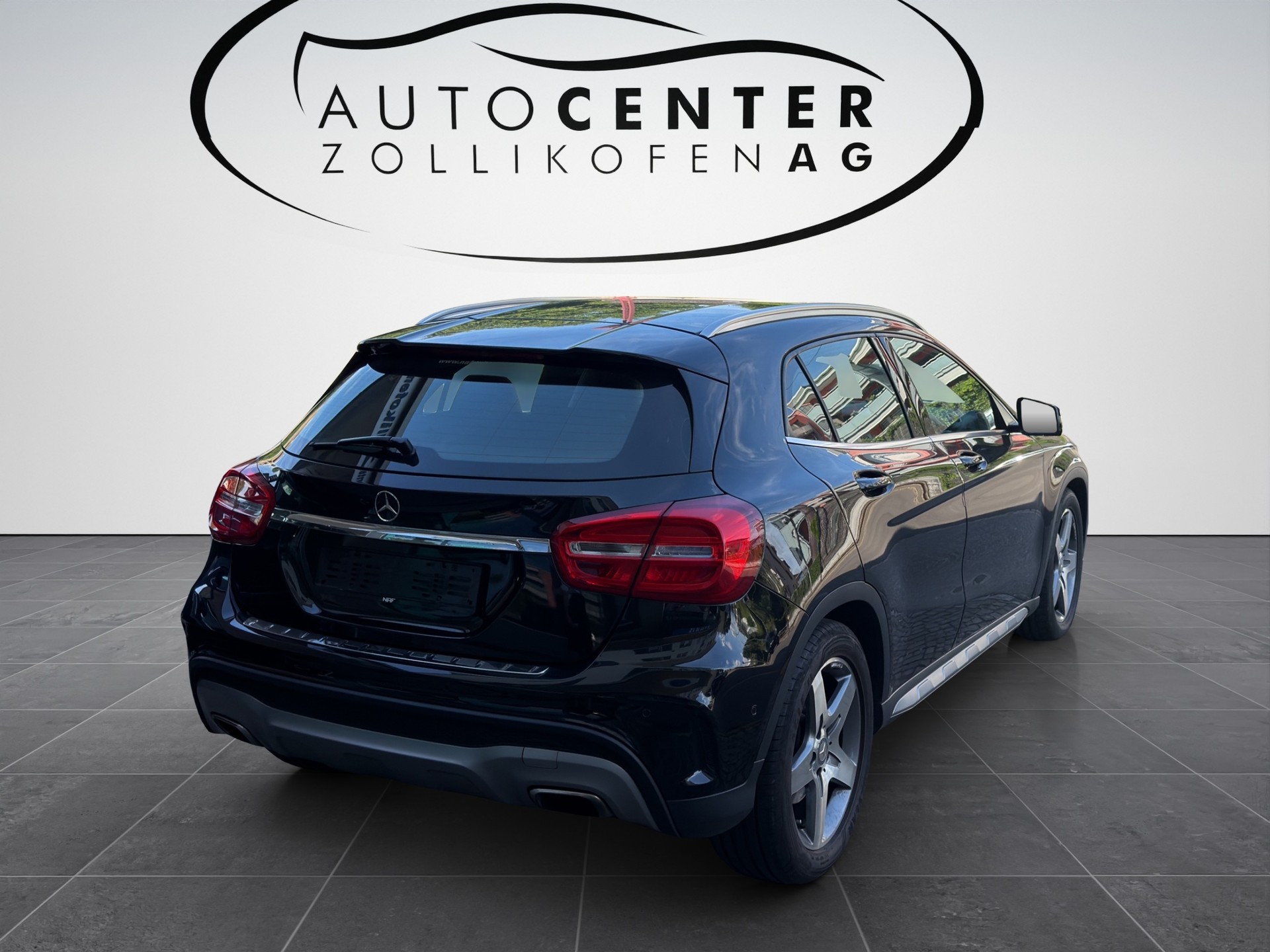 MERCEDES-BENZ GLA 250 AMG Line 4Matic 7G-DCT-image-5