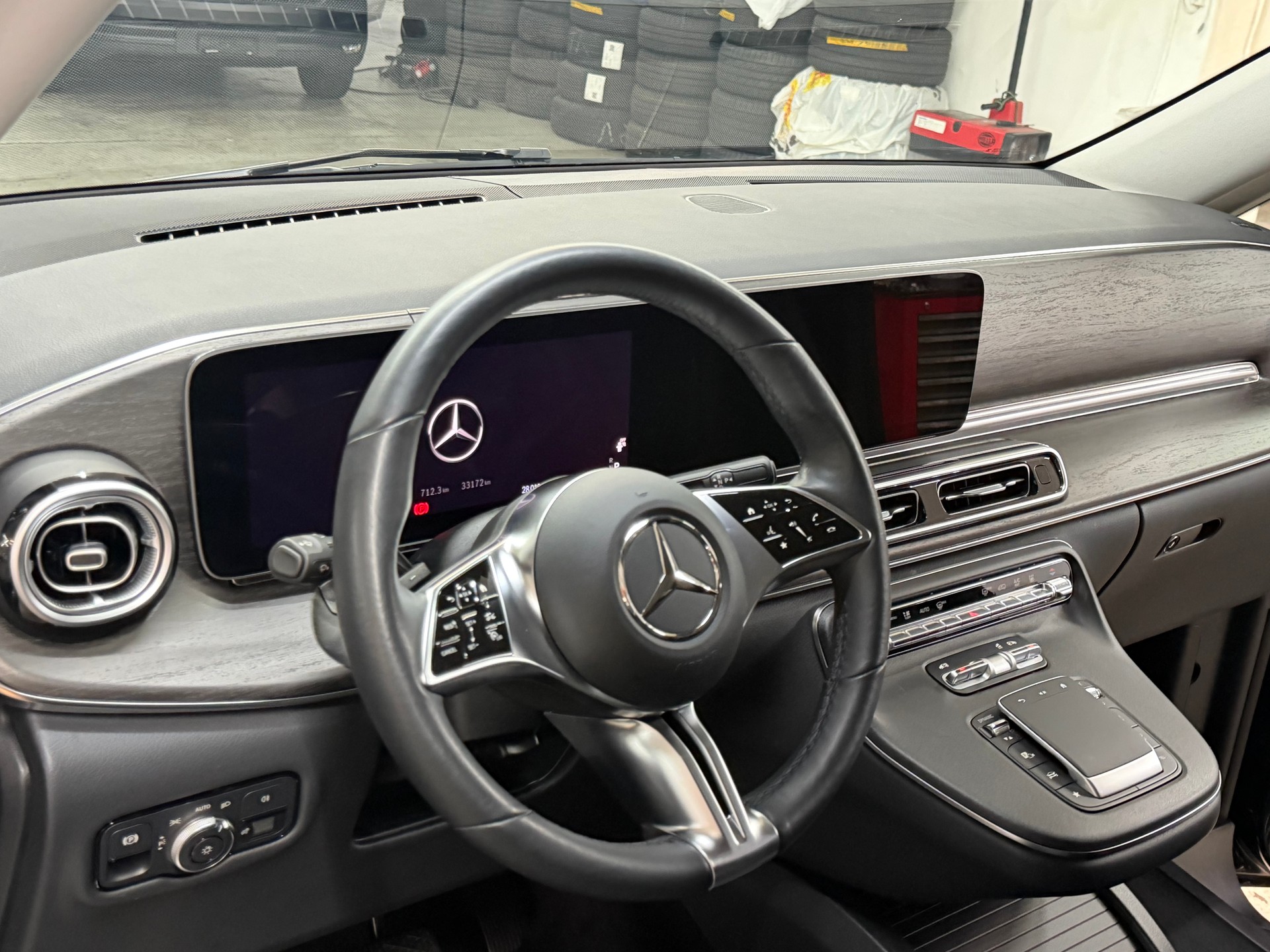 MERCEDES-BENZ V 300 d extralang Avantgarde 4Matic 9G-Tronic-image-11