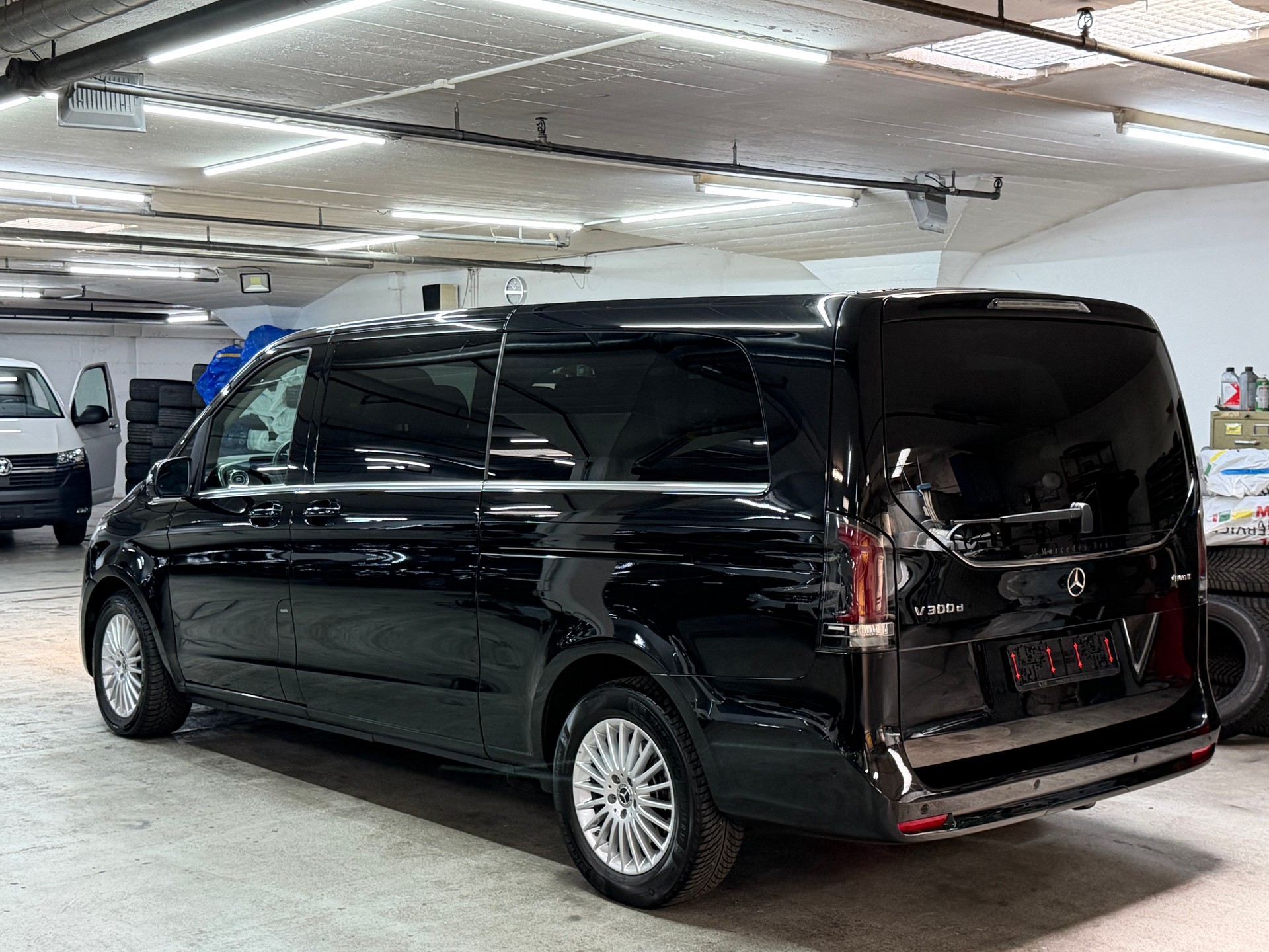 MERCEDES-BENZ V 300 d extralang Avantgarde 4Matic 9G-Tronic-image-2