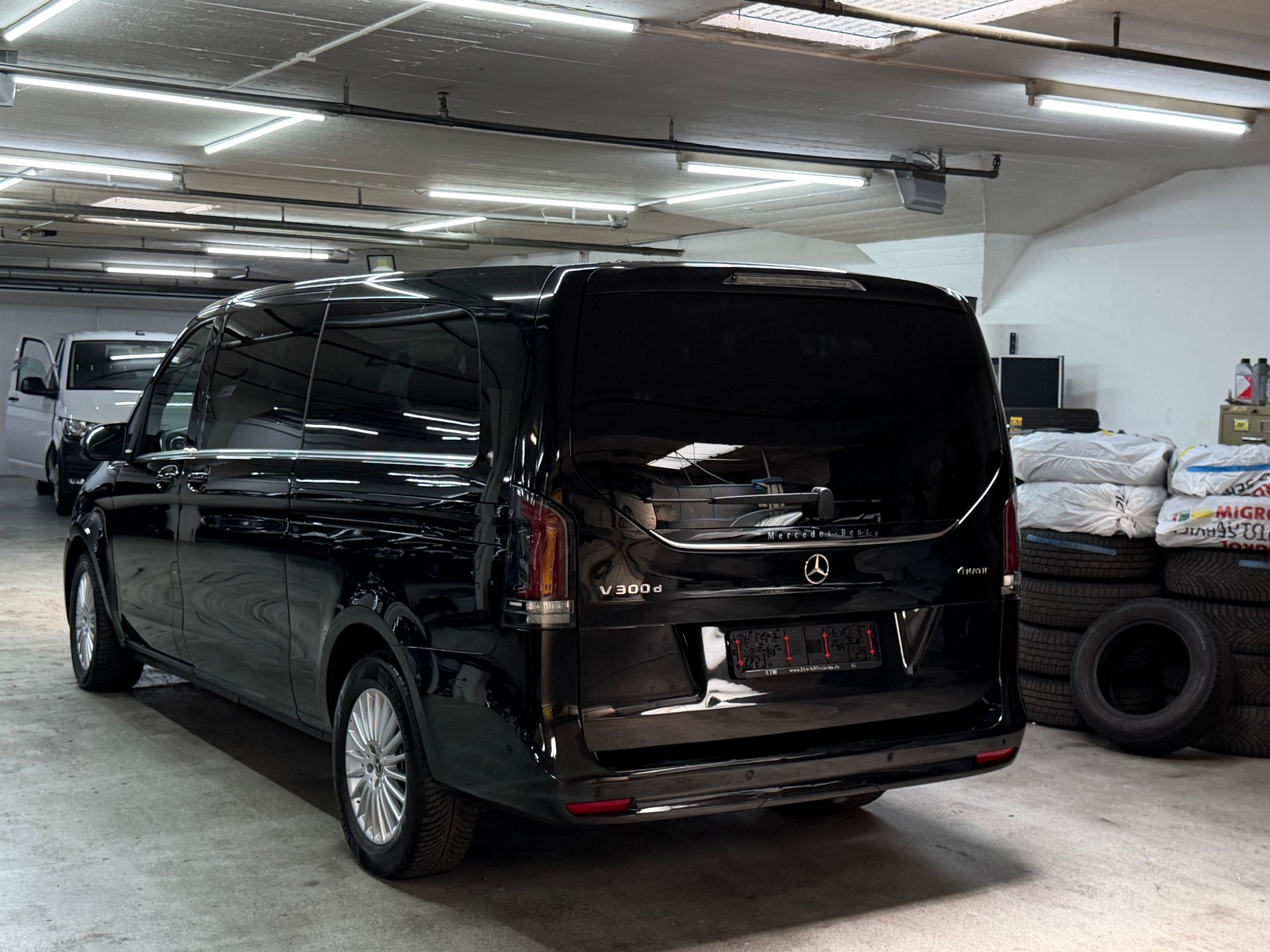 MERCEDES-BENZ V 300 d extralang Avantgarde 4Matic 9G-Tronic-image-15