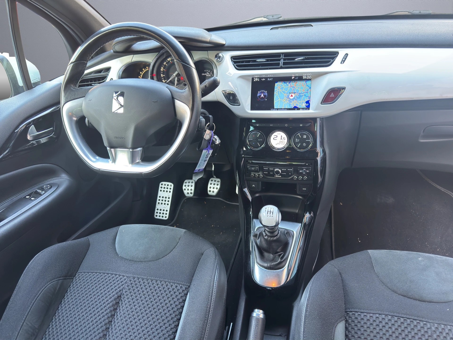 DS AUTOMOBILES DS3 1.6 Sport Edition-image-8