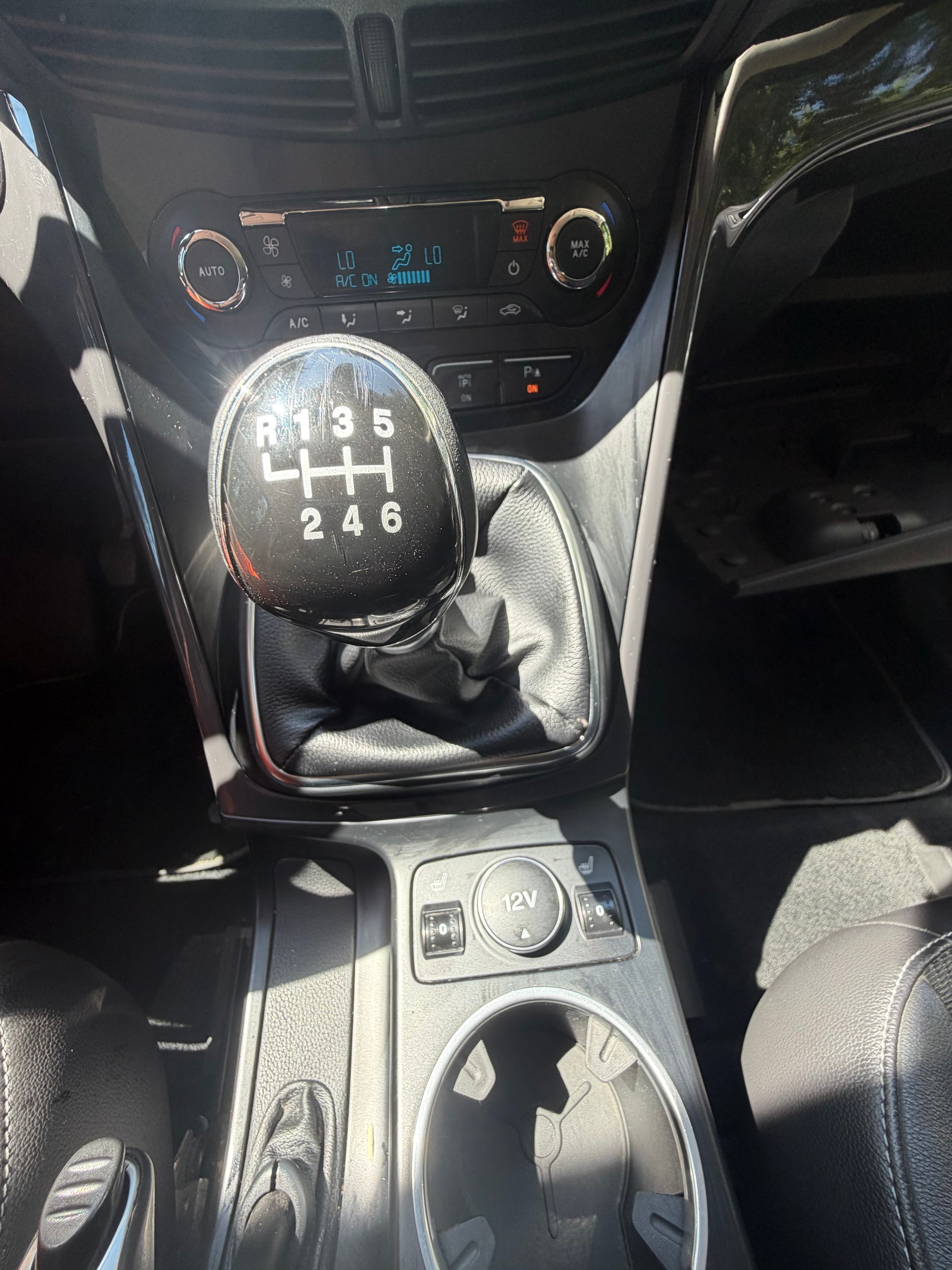 FORD Kuga 2.0 TDCi Carving 4WD-image-13