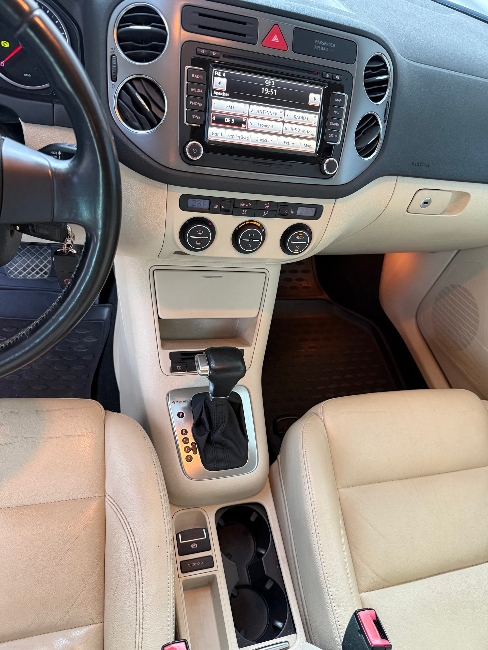 VW Tiguan 2.0 TDI Sport&Style Tiptronic-image-9