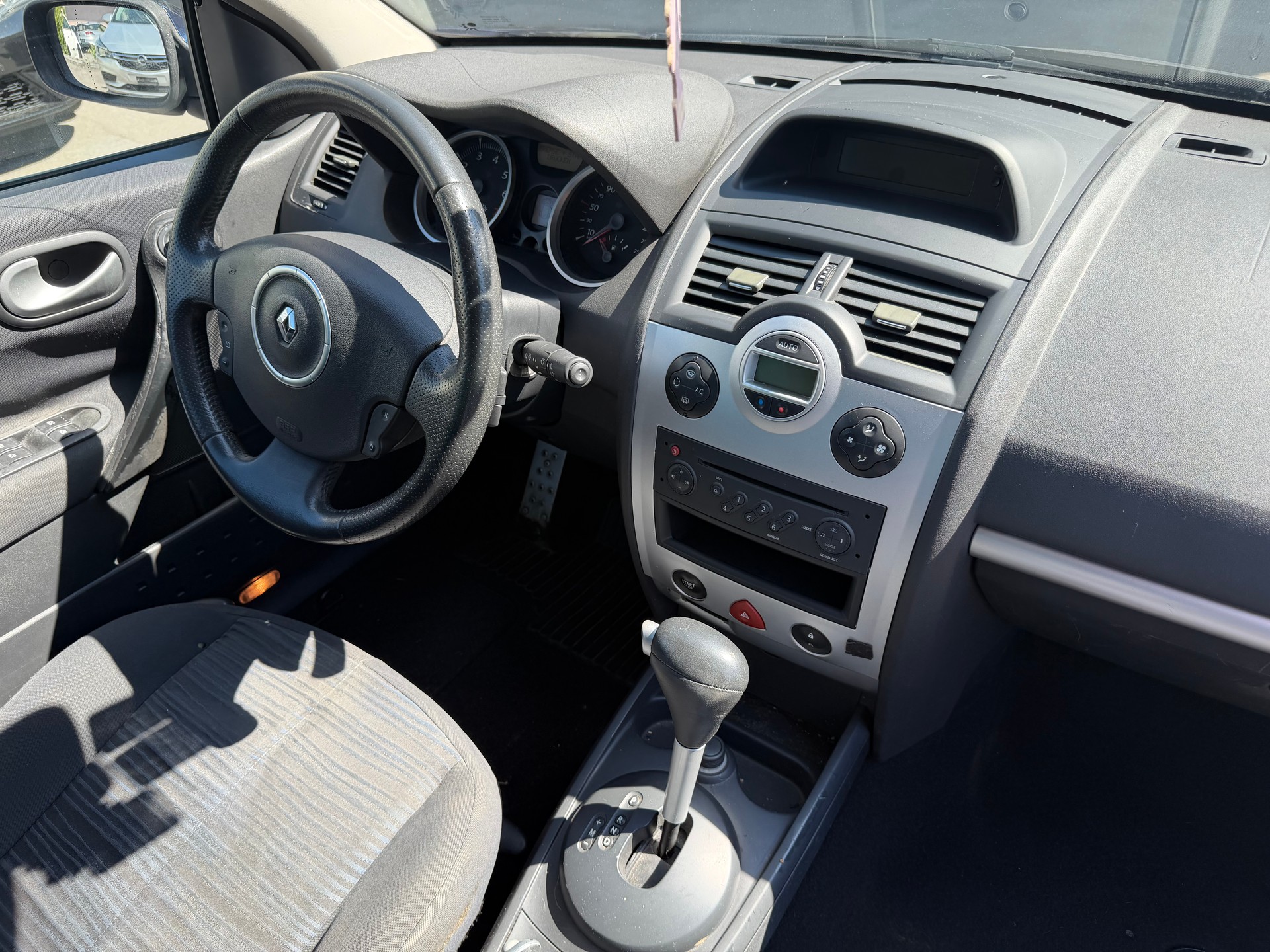 RENAULT Mégane Break 2.0 16V Business Automatic-image-14