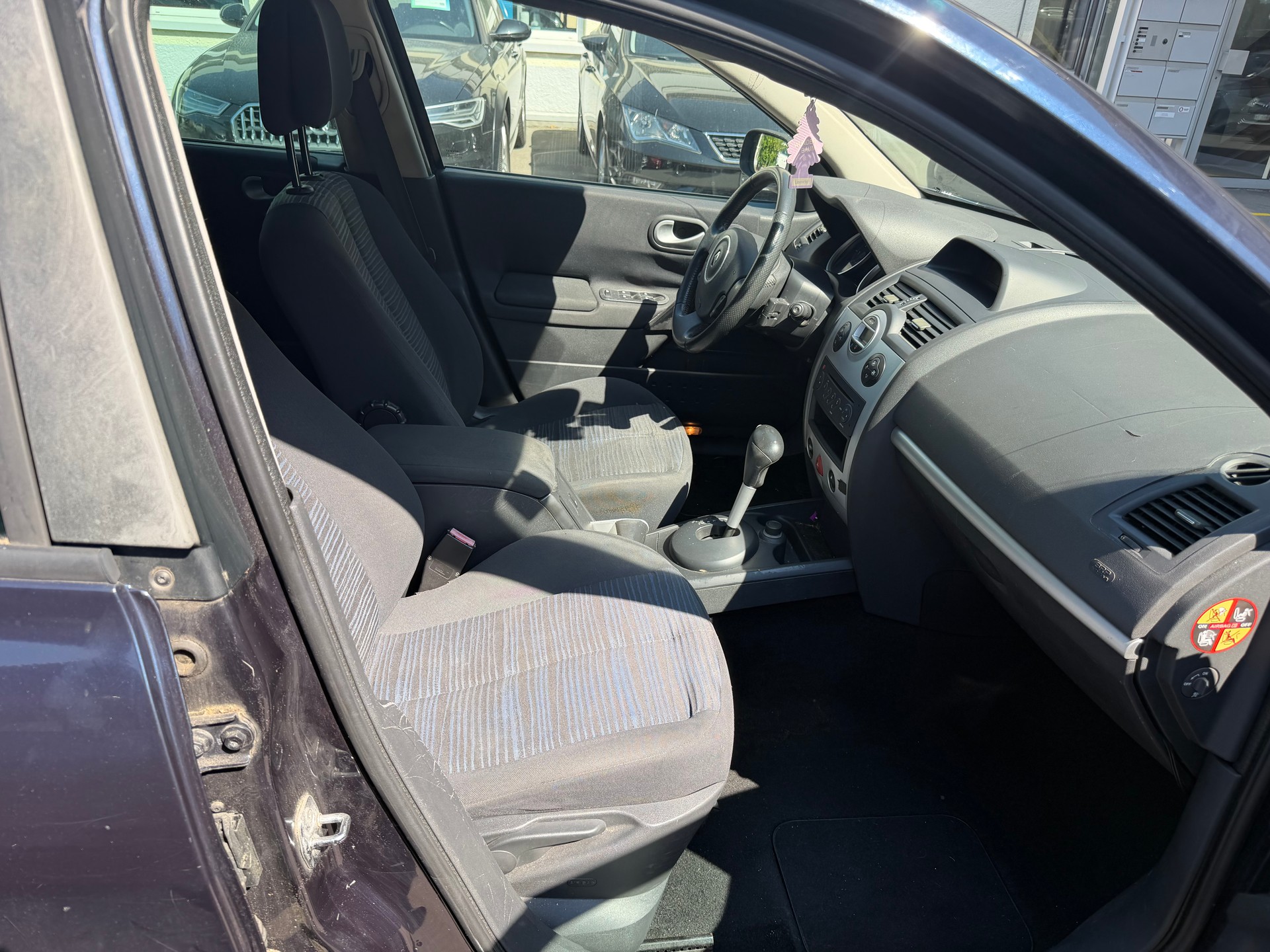RENAULT Mégane Break 2.0 16V Business Automatic-image-15