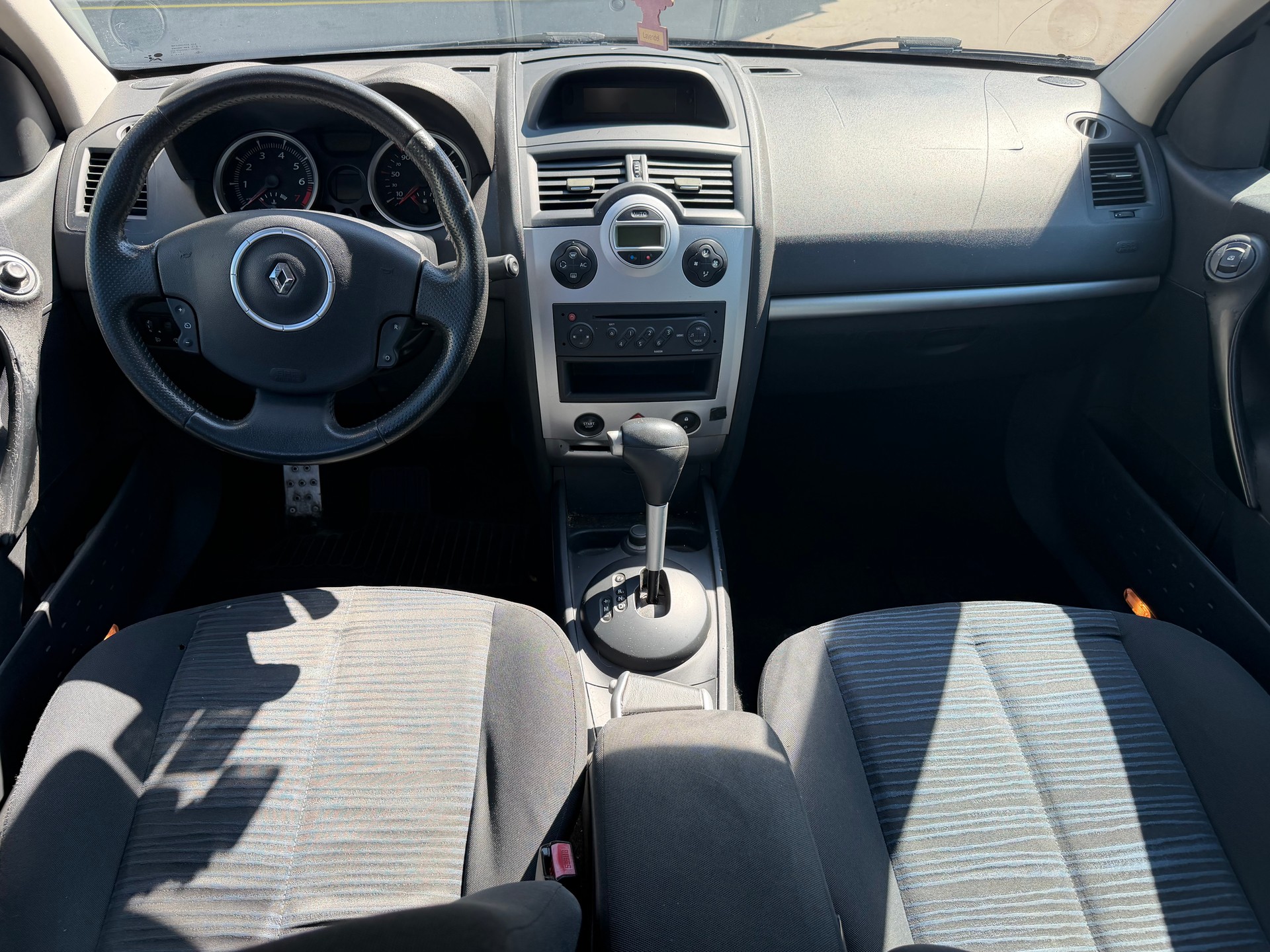 RENAULT Mégane Break 2.0 16V Business Automatic-image-10