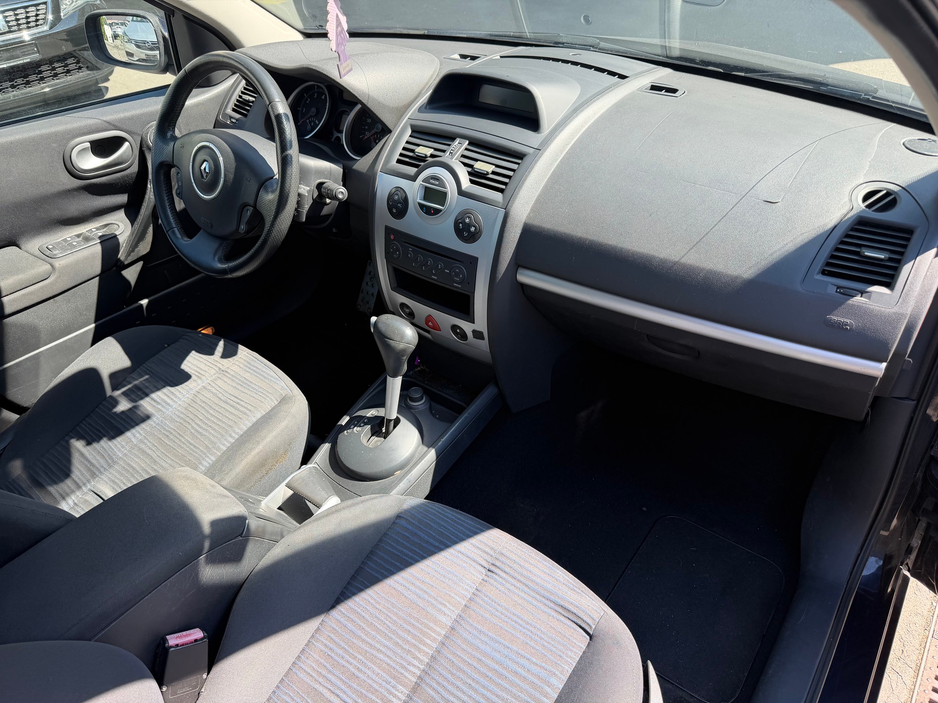RENAULT Mégane Break 2.0 16V Business Automatic-image-13
