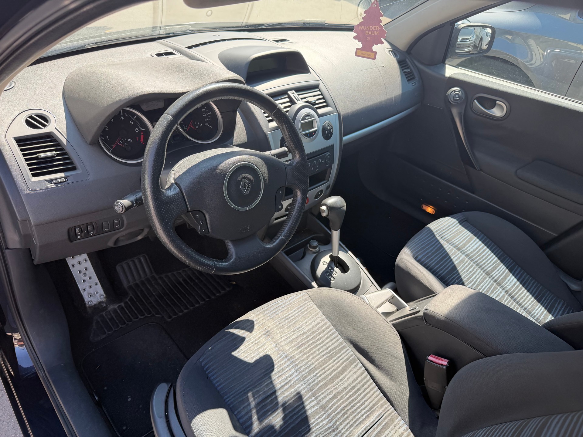RENAULT Mégane Break 2.0 16V Business Automatic-image-12