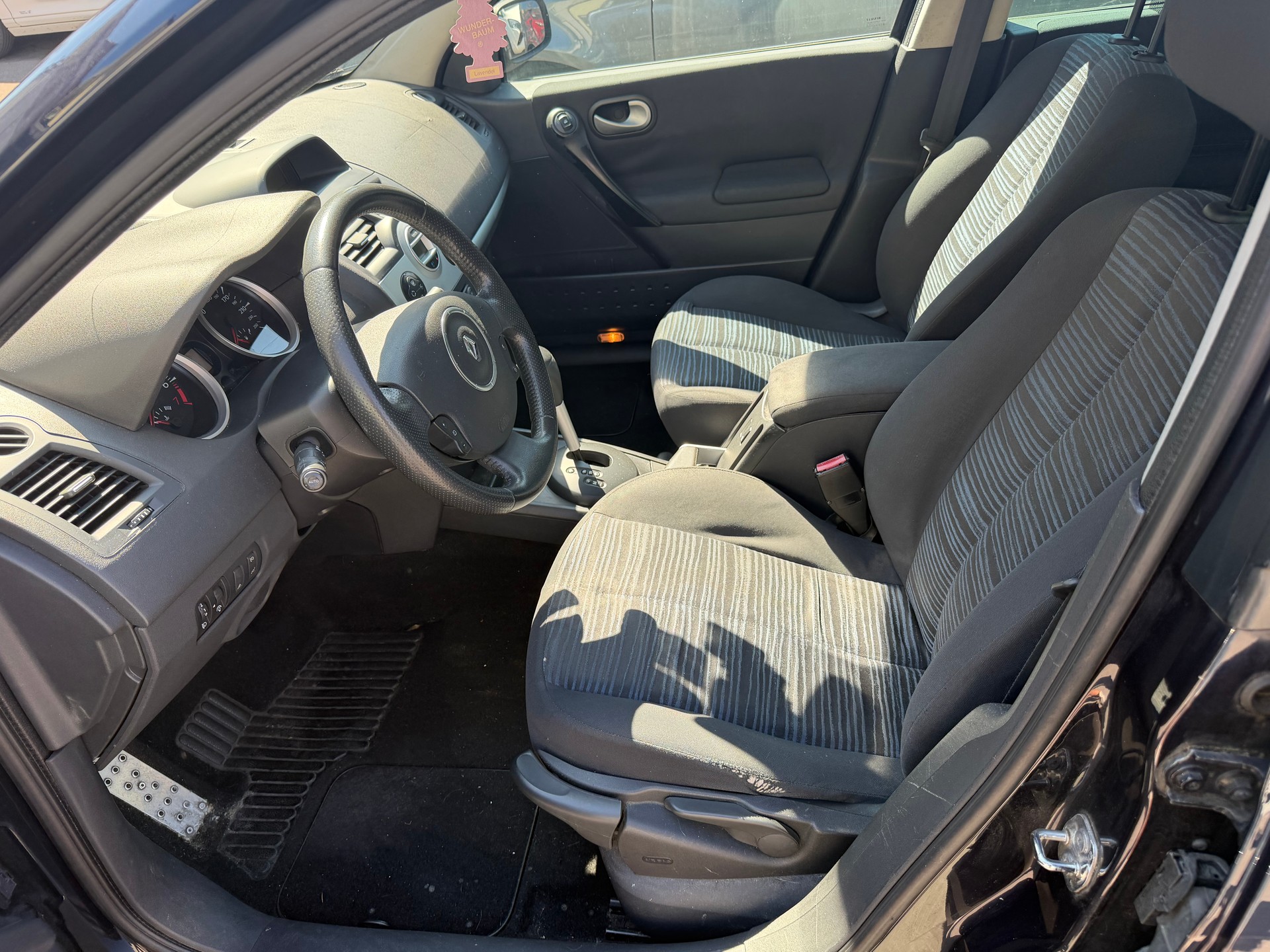RENAULT Mégane Break 2.0 16V Business Automatic-image-11