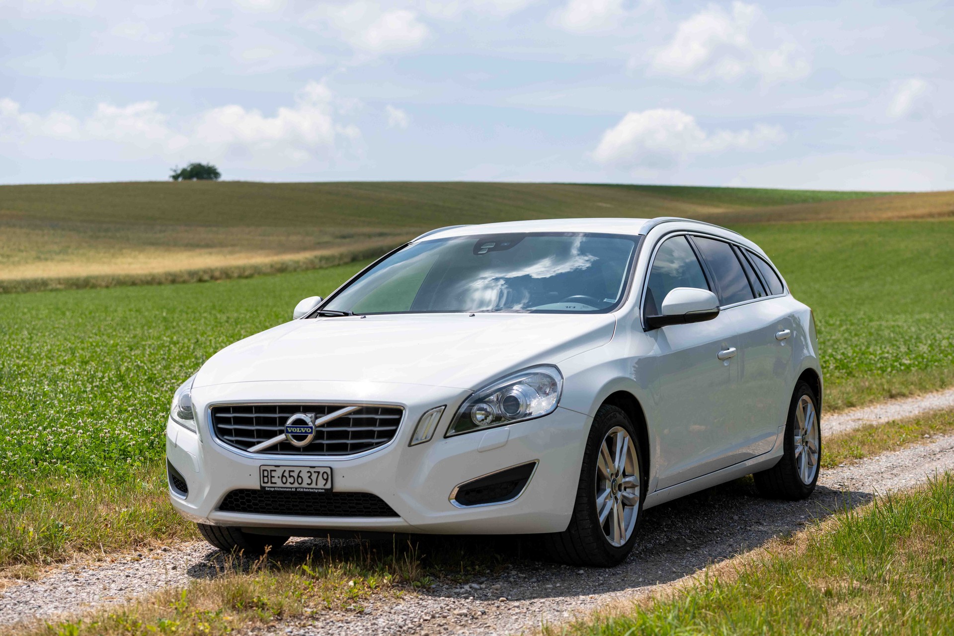 VOLVO V60-image-1