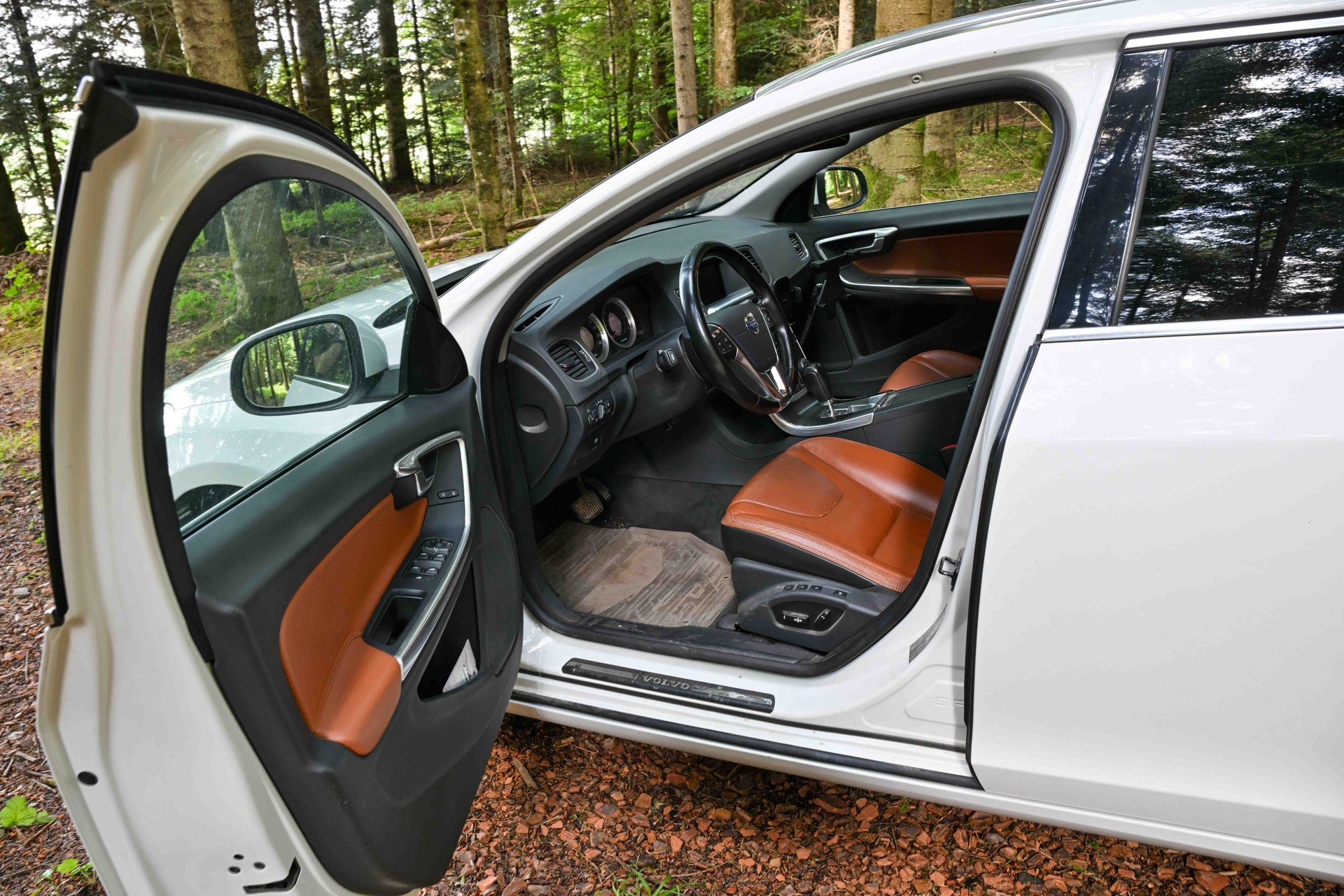 VOLVO V60-image-2