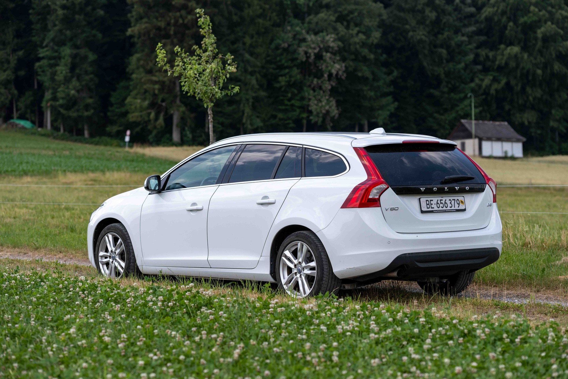 VOLVO V60-image-0