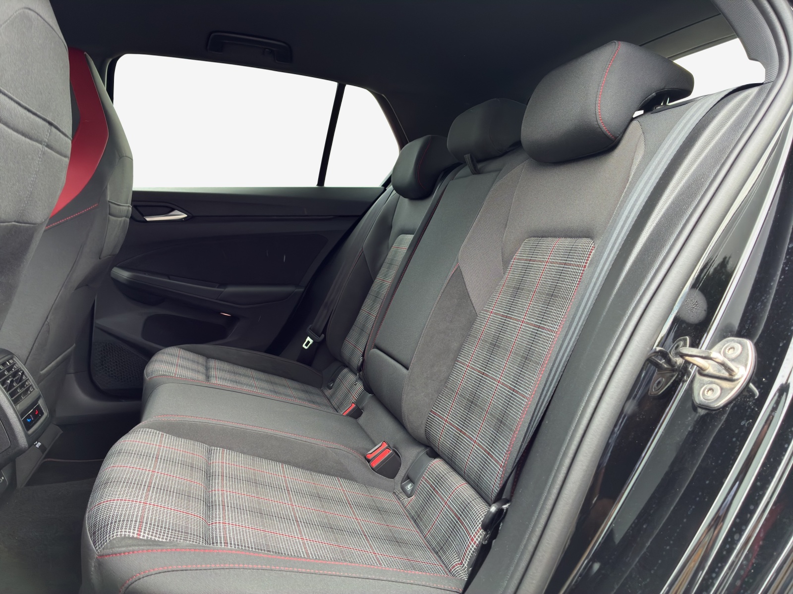 VW Golf 2.0 TSI GTI DSG-image-11