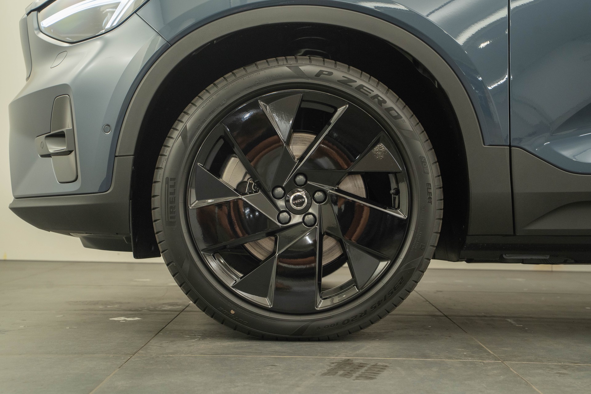 VOLVO EX40 Twin Black Edition AWD-image-15