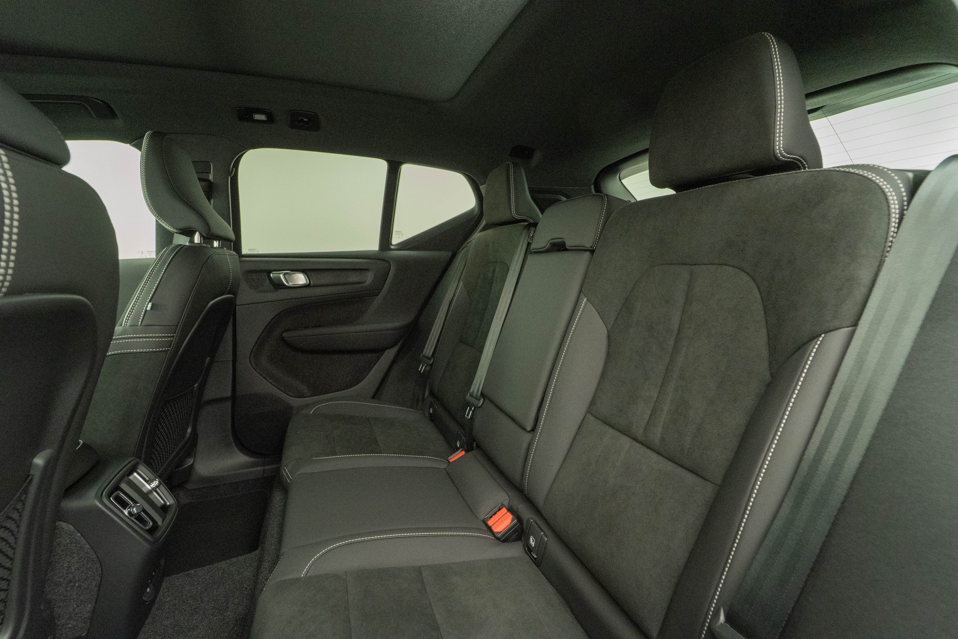 VOLVO EX40 Twin Black Edition AWD-image-8