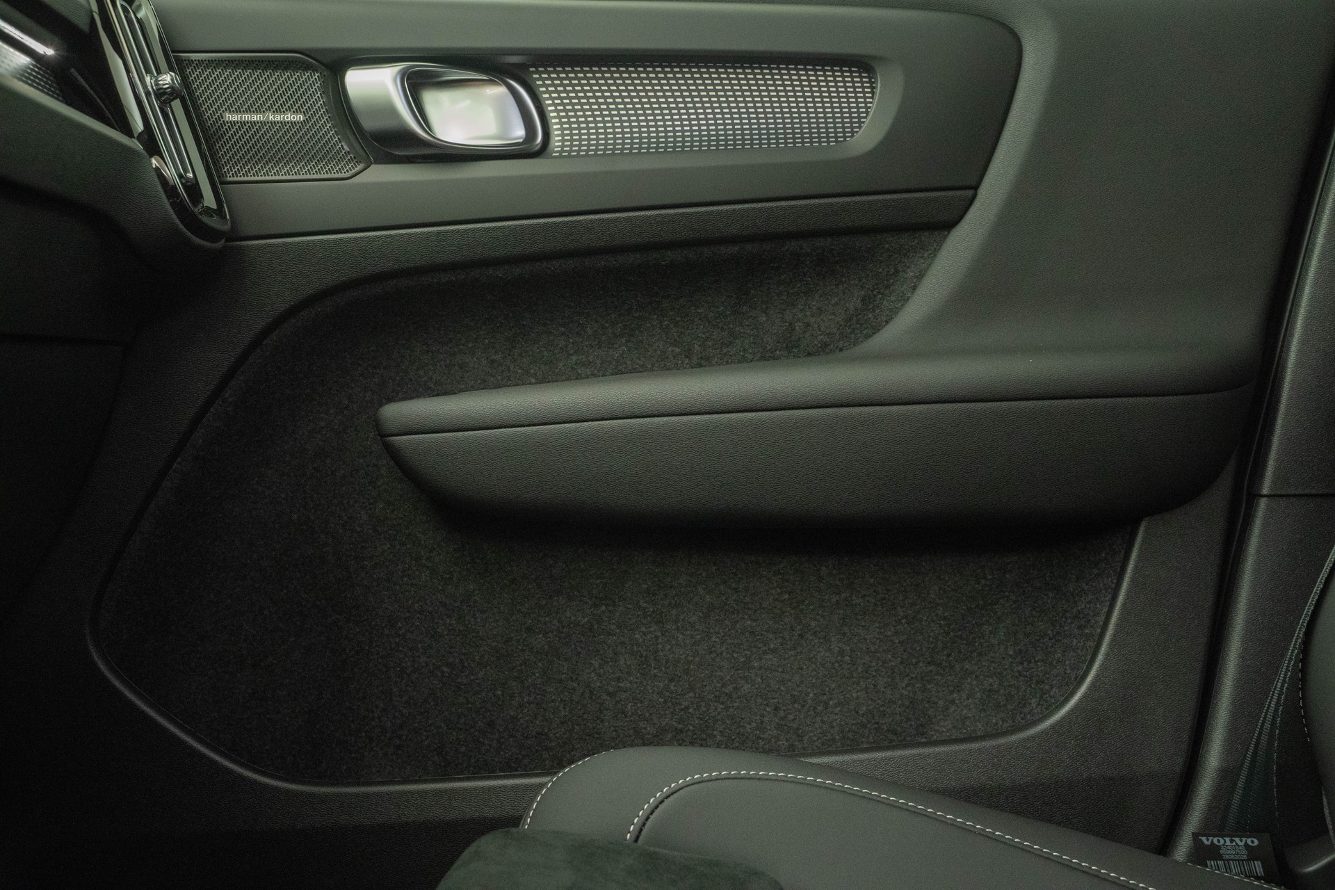 VOLVO EX40 Twin Black Edition AWD-image-13