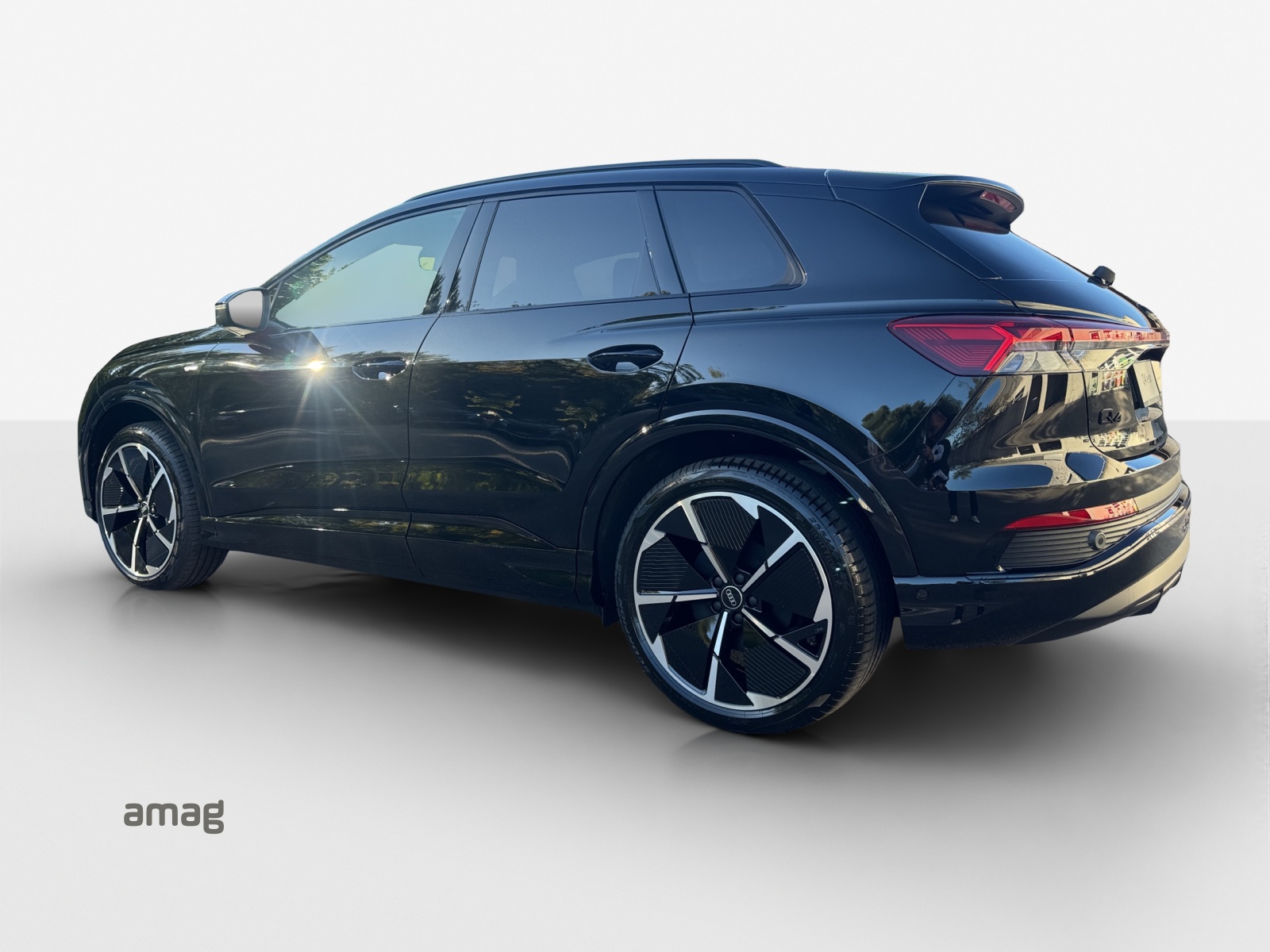 AUDI Q4 e-tron 45 Attraction quattro-image-2