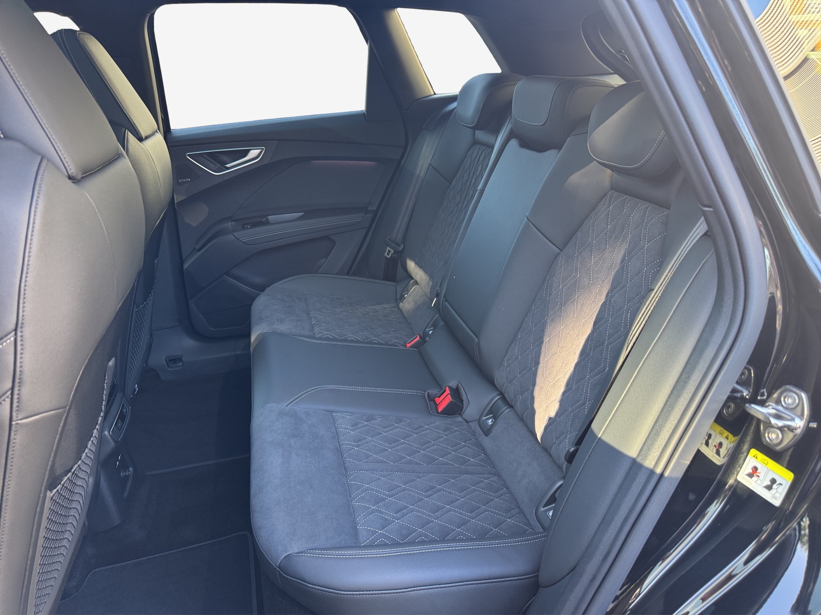 AUDI Q4 e-tron 45 Attraction quattro-image-11