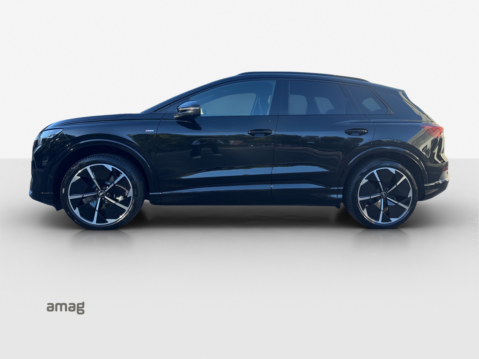 AUDI Q4 e-tron 45 Attraction quattro-image-1