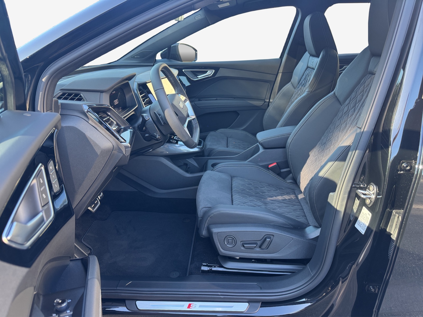 AUDI Q4 e-tron 45 Attraction quattro-image-7