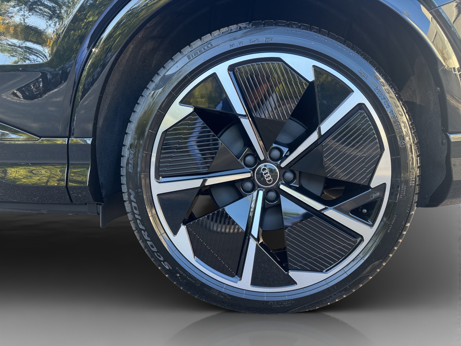 AUDI Q4 e-tron 45 Attraction quattro-image-13