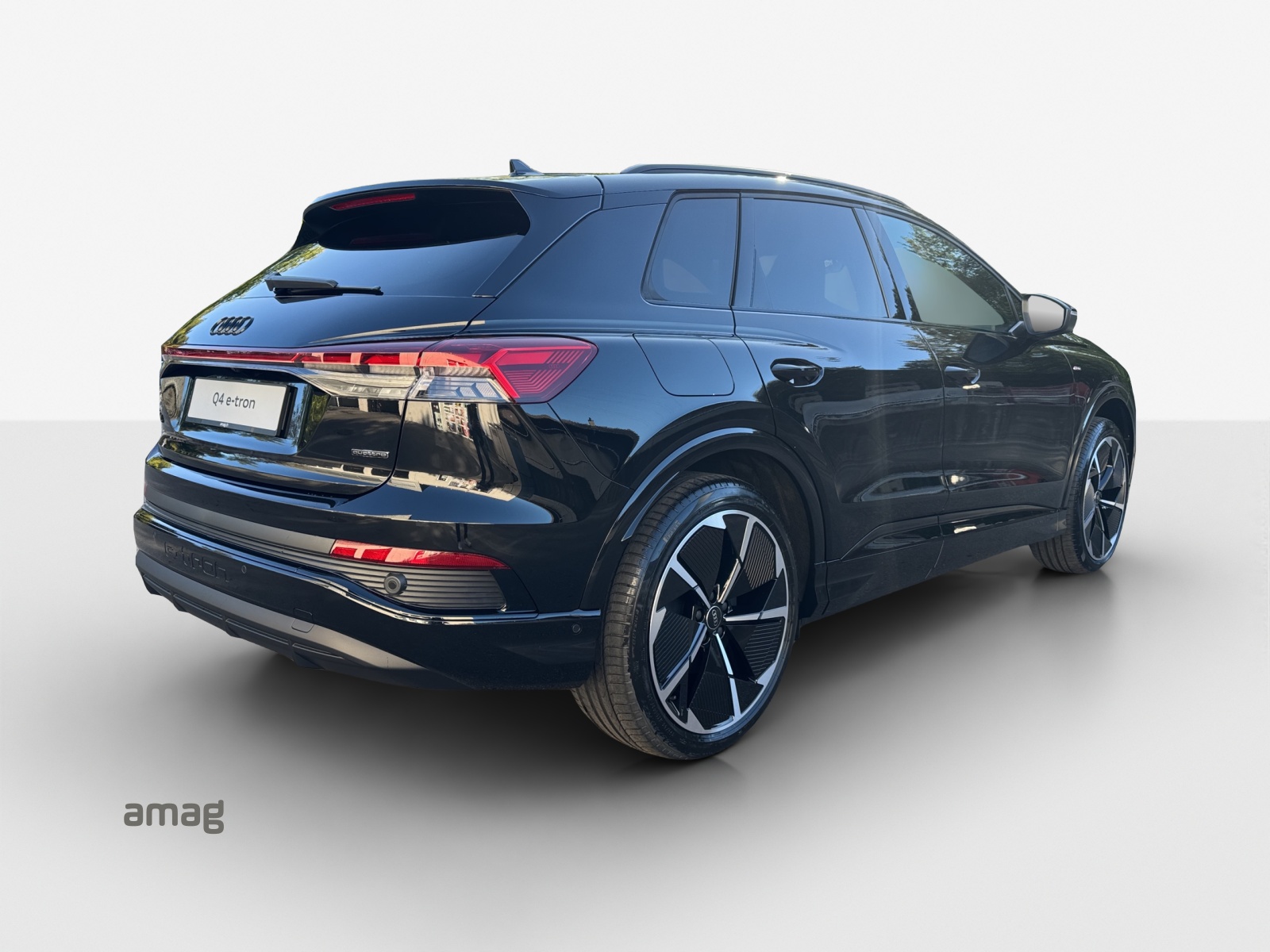 AUDI Q4 e-tron 45 Attraction quattro-image-4