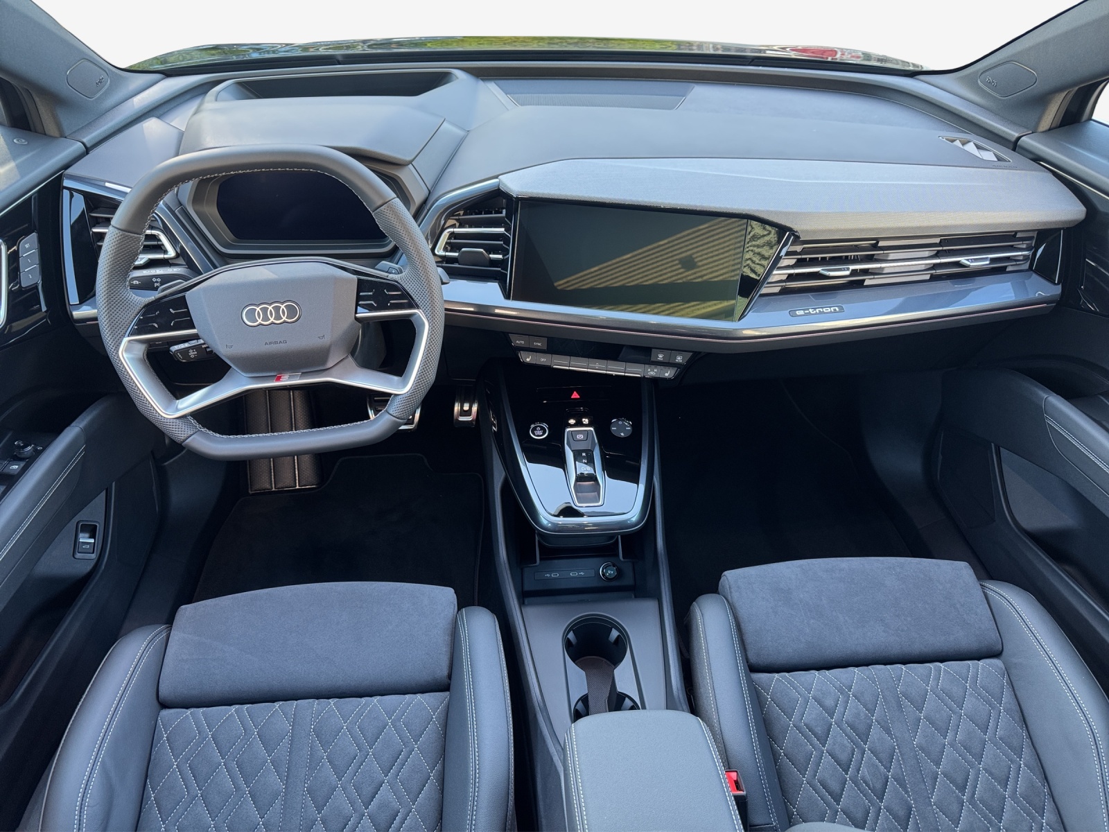 AUDI Q4 e-tron 45 Attraction quattro-image-8
