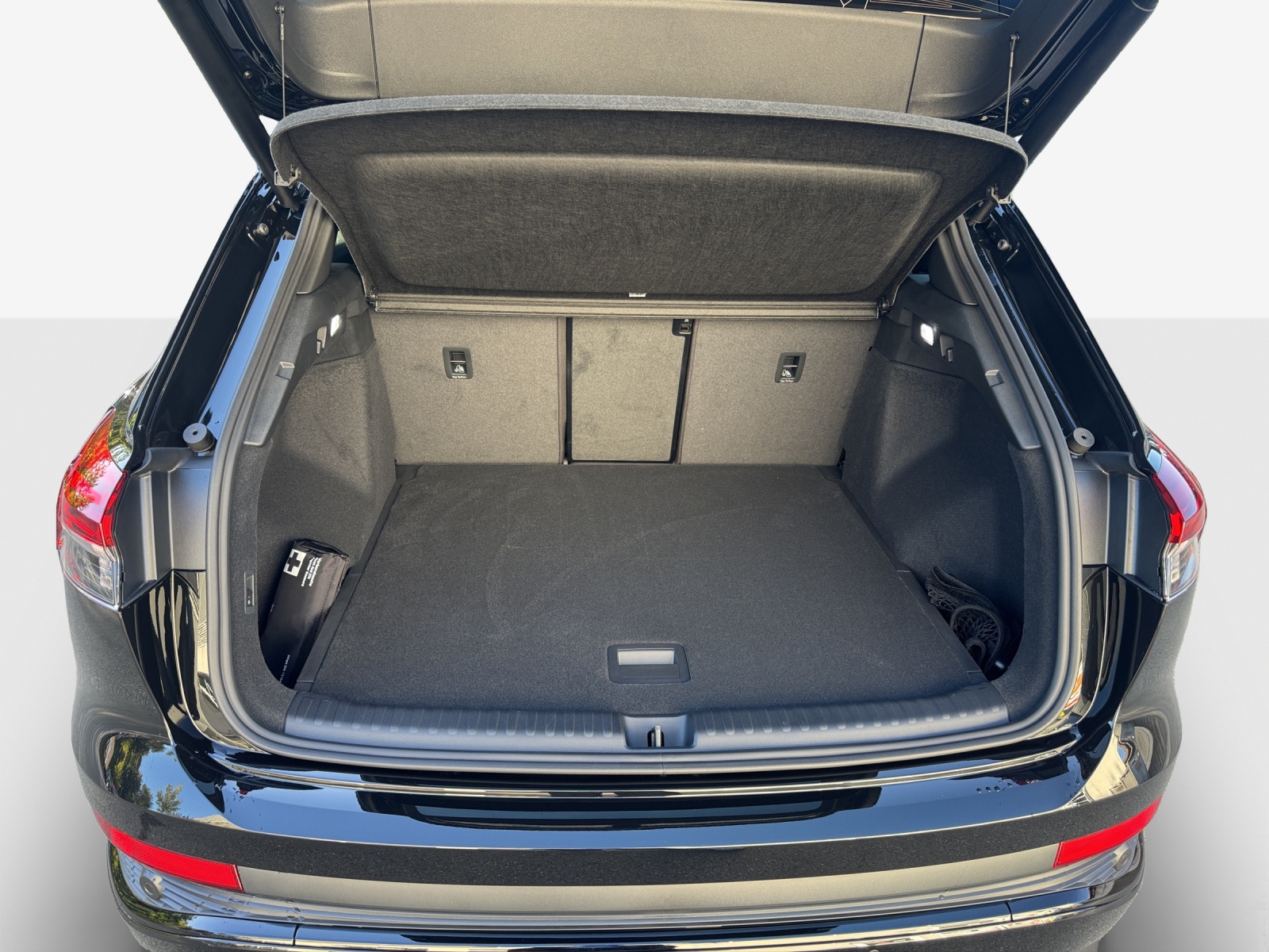 AUDI Q4 e-tron 45 Attraction quattro-image-12