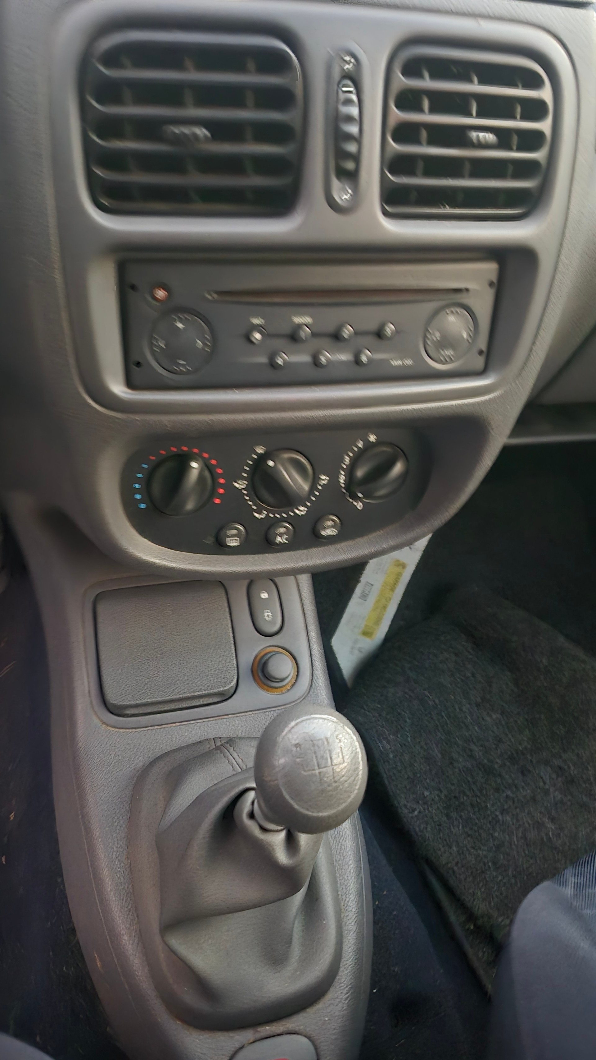 RENAULT Clio 1.4-16 RT-image-10