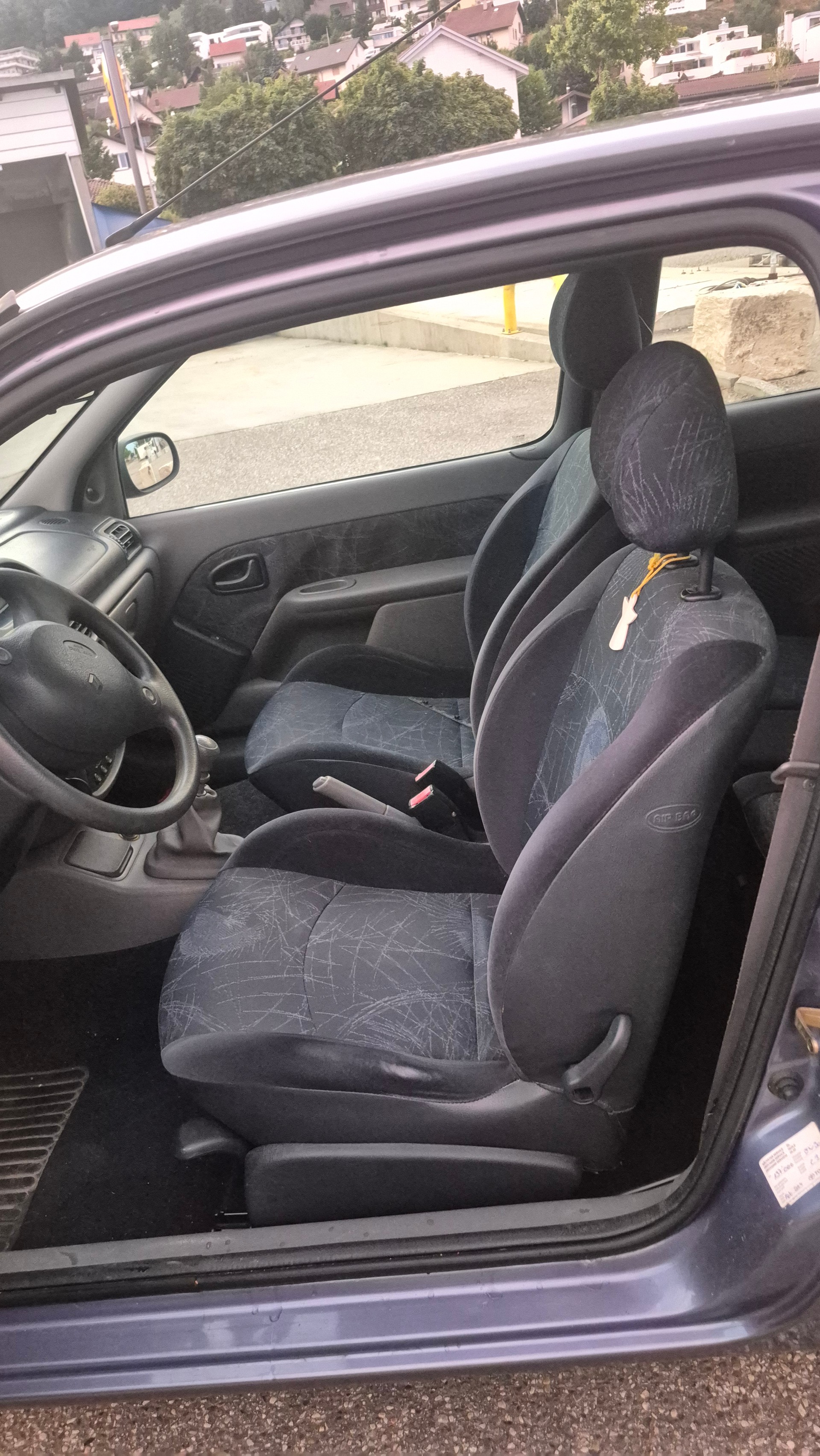 RENAULT Clio 1.4-16 RT-image-9
